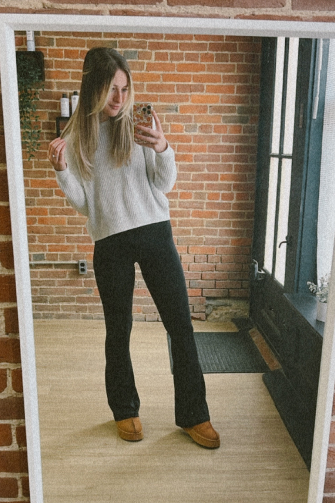 Lounge cute Fall looks
Obsessed over these offline flare leggings & slipper look😍
Wearing a small
5”7 140lbs

#LTKtravel #LTKstyletip #LTKSeasonal