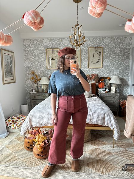 Fall outfit inspo

Fall outfits, colored jeans, flared jeans, fall denim, fall pants, burgundy pants, American eagle, beret, graphic tee, halloween shirt

#LTKmidsize #LTKHalloween #LTKfindsunder50