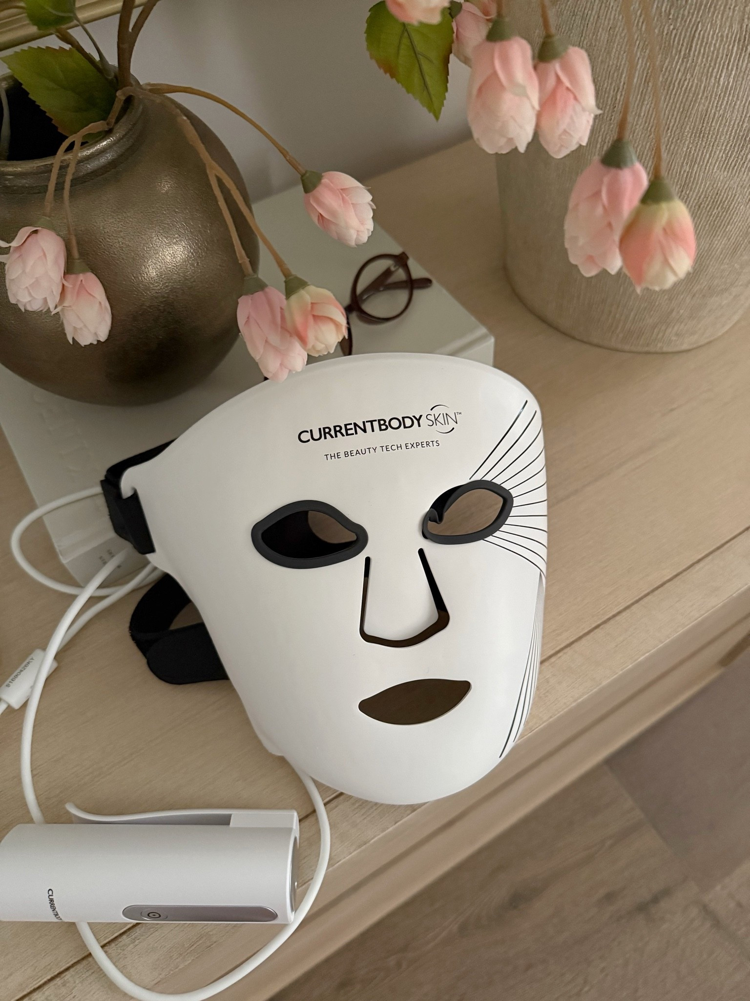 Sunday self care 🤍

@currentbody01 

LED face mask, skin care, self care, daily routine, Sunday reset, red light therapy, red light mask 


#selfcare #skincare #redlight #currentbody #womenover40 #beautyfavorites

#LTKselfcare