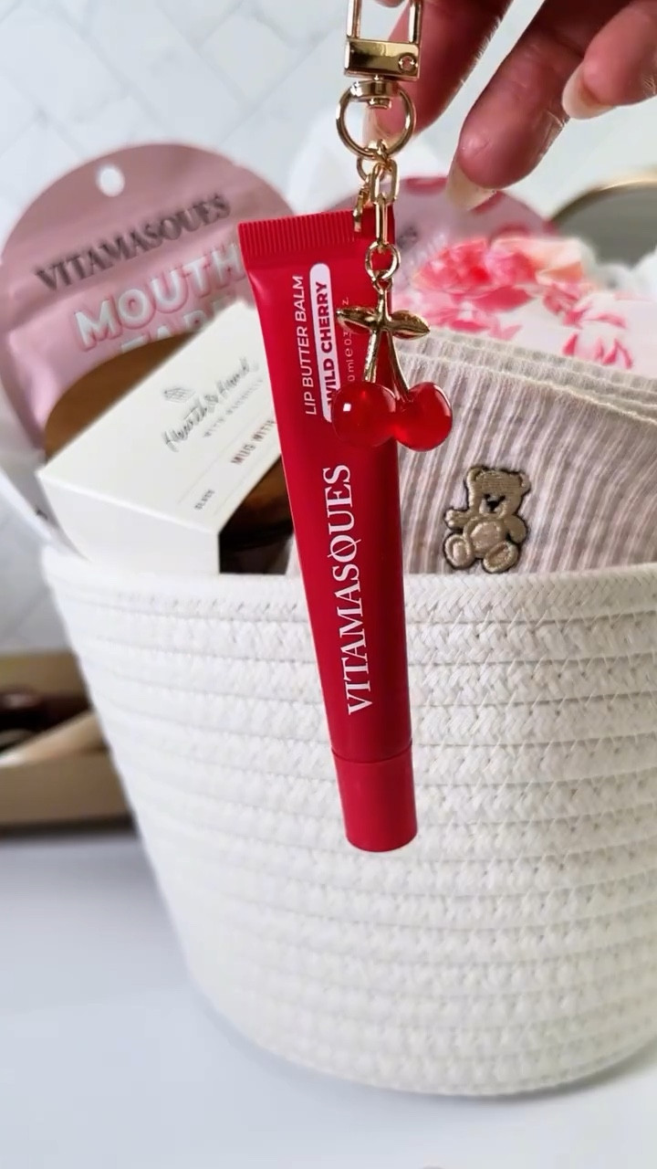 hot tea, soft socks, and lip balm that actually does something ☕🧦 #targetpartner build your perfect gift basket with these @Vitamasques #targetfinds



#giftguide #giftideas #giftbasket #burrbasket #lipglosskeychain #lipglosscharms #targetbeauty

#LTKGiftGuide #LTKHoliday #LTKFindsUnder50