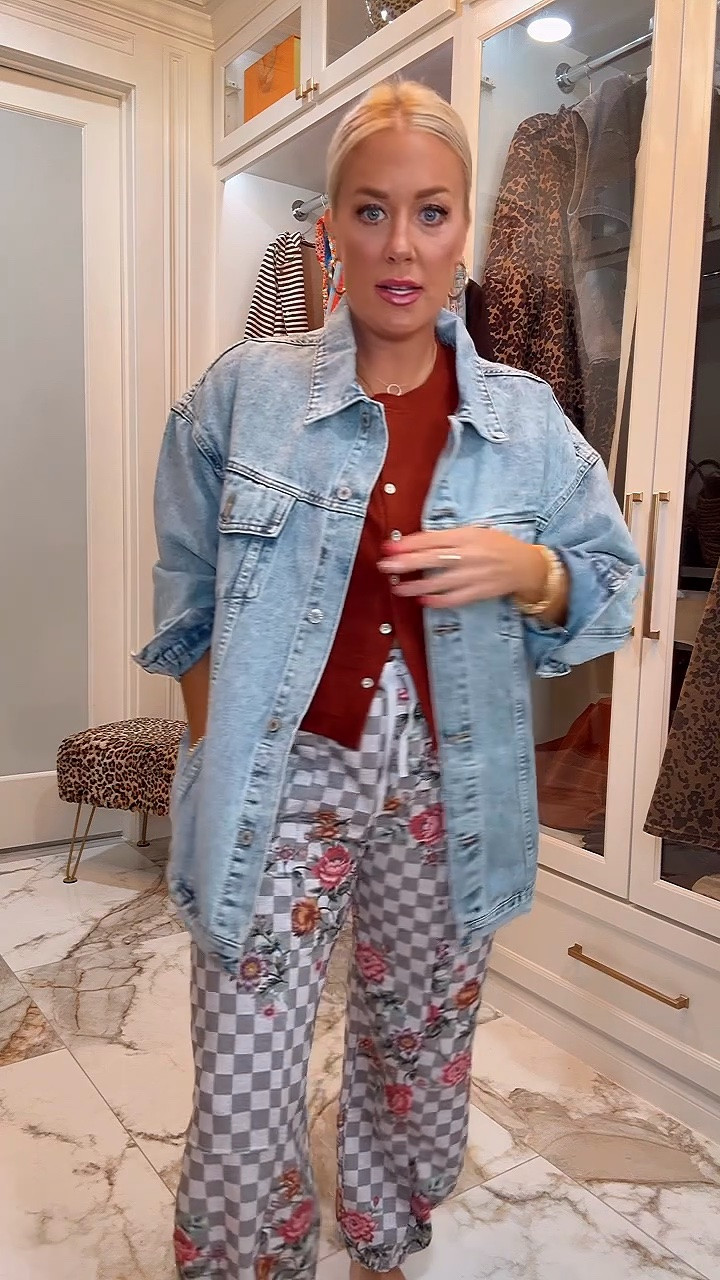Life this casual but comfy outfit 
Jacket size medium 
Top and joggers size smalll