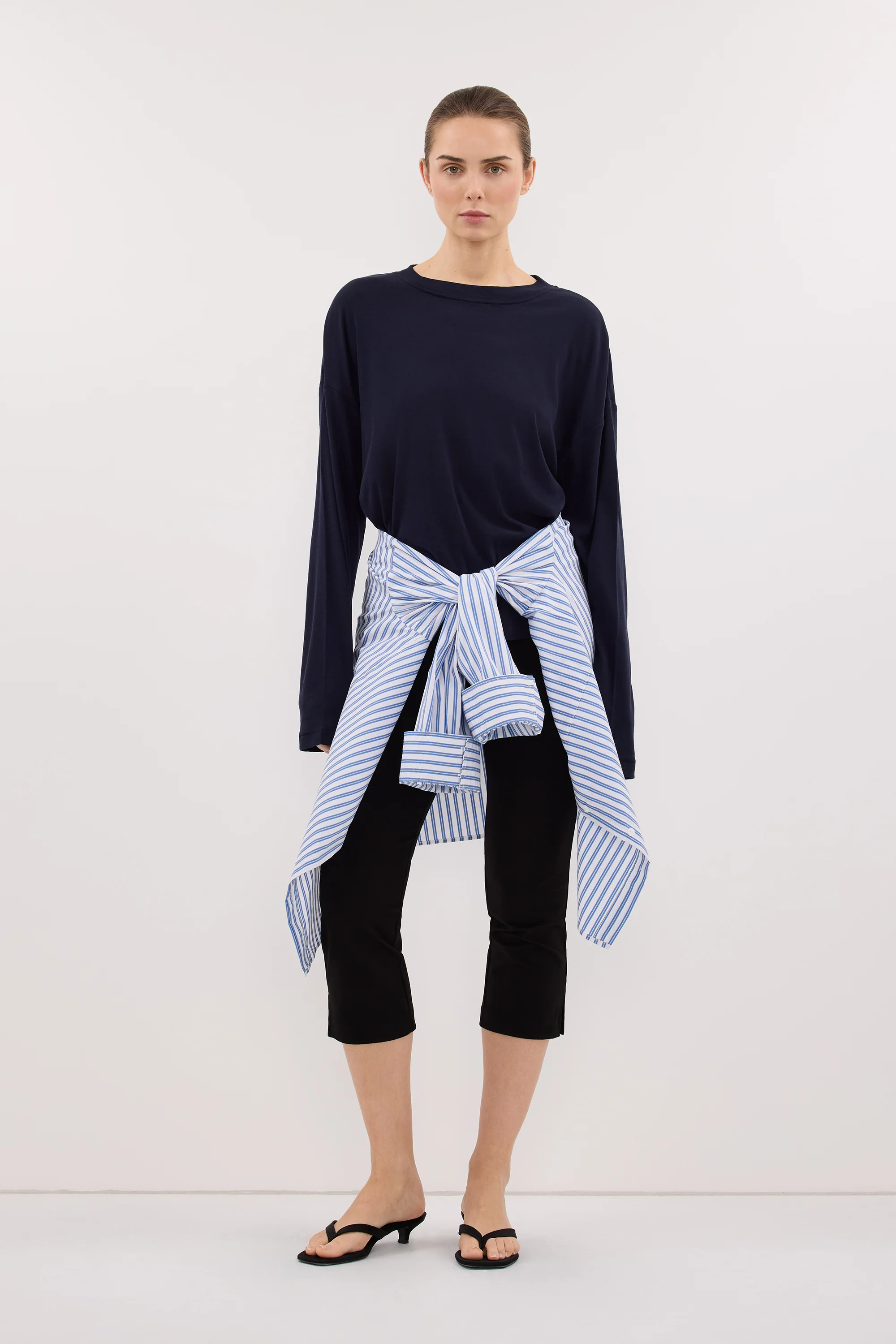 SLOANE NAVY SLEEVED CREW NECK KNIT | DISSH