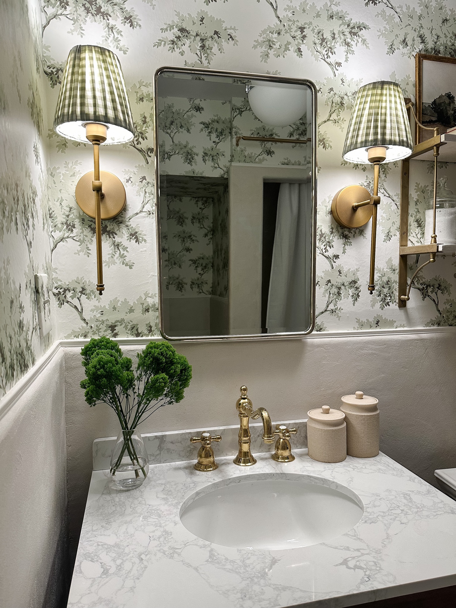 Bathroom details 💚



#LTKFindsUnder100 #LTKHome #LTKFindsUnder50