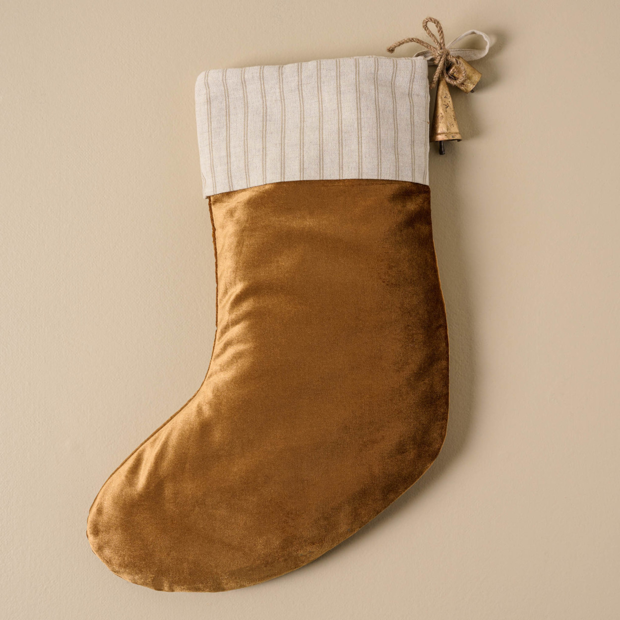 Velvet Stocking | Magnolia