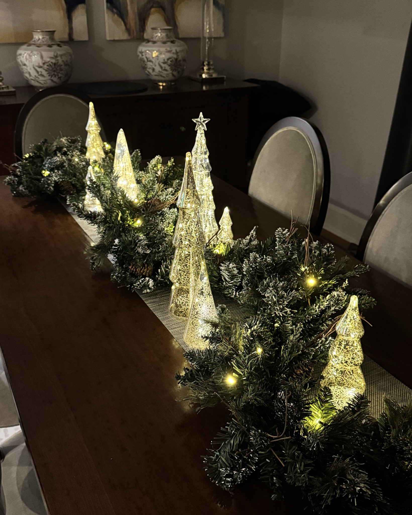 Christmas tablescape 

Christmas hosting decor table trees decor home Amazon

#LTKSeasonal #LTKHoliday