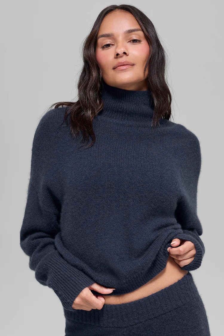 Wool Cashmere Cropped New Class Turtleneck Sweater | Alo Yoga (US)