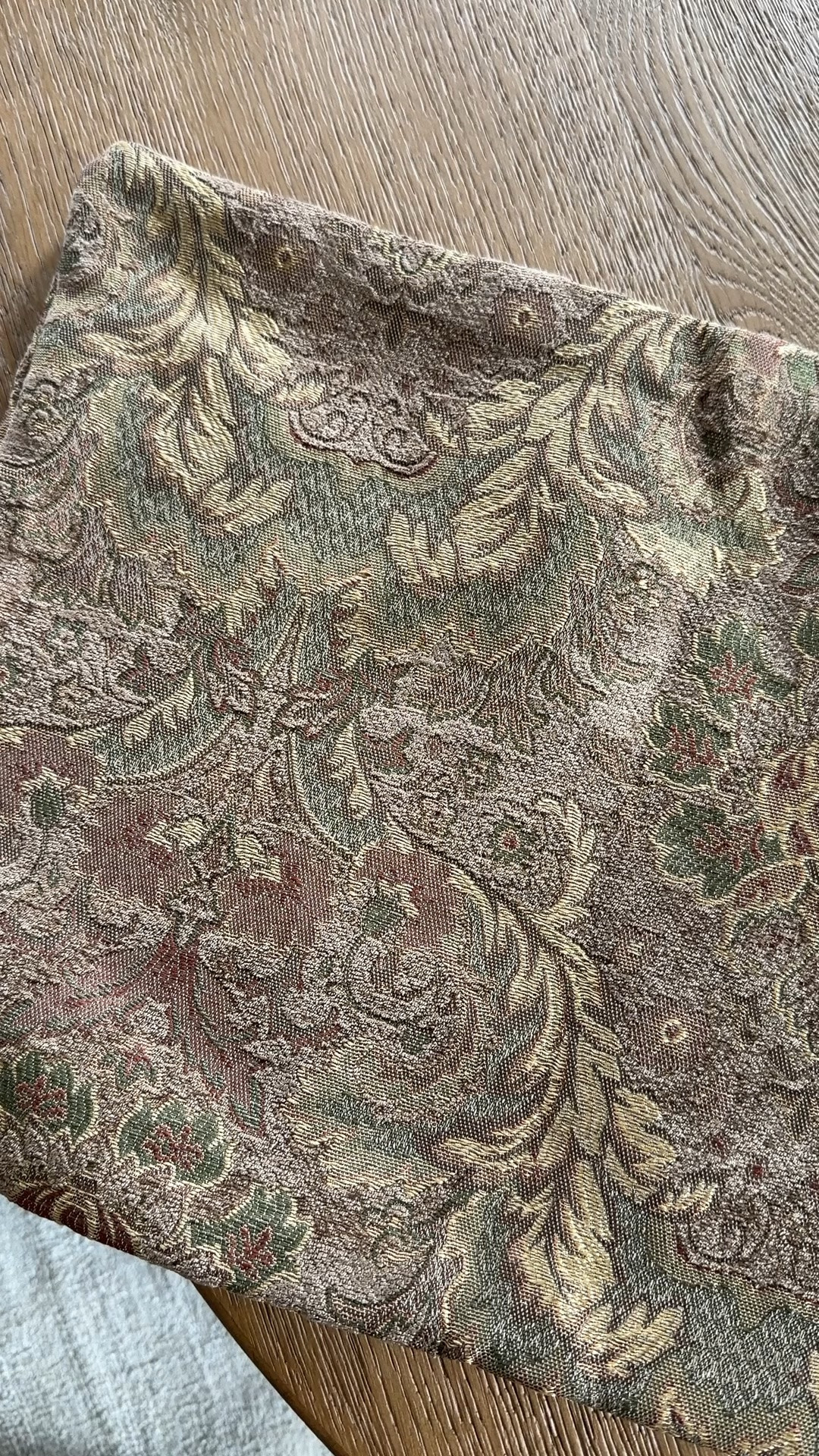 The most gorgeous tapestry pillow cover; comes in lumbar, short lumbar, bolster, and square sizes

#LTKHome