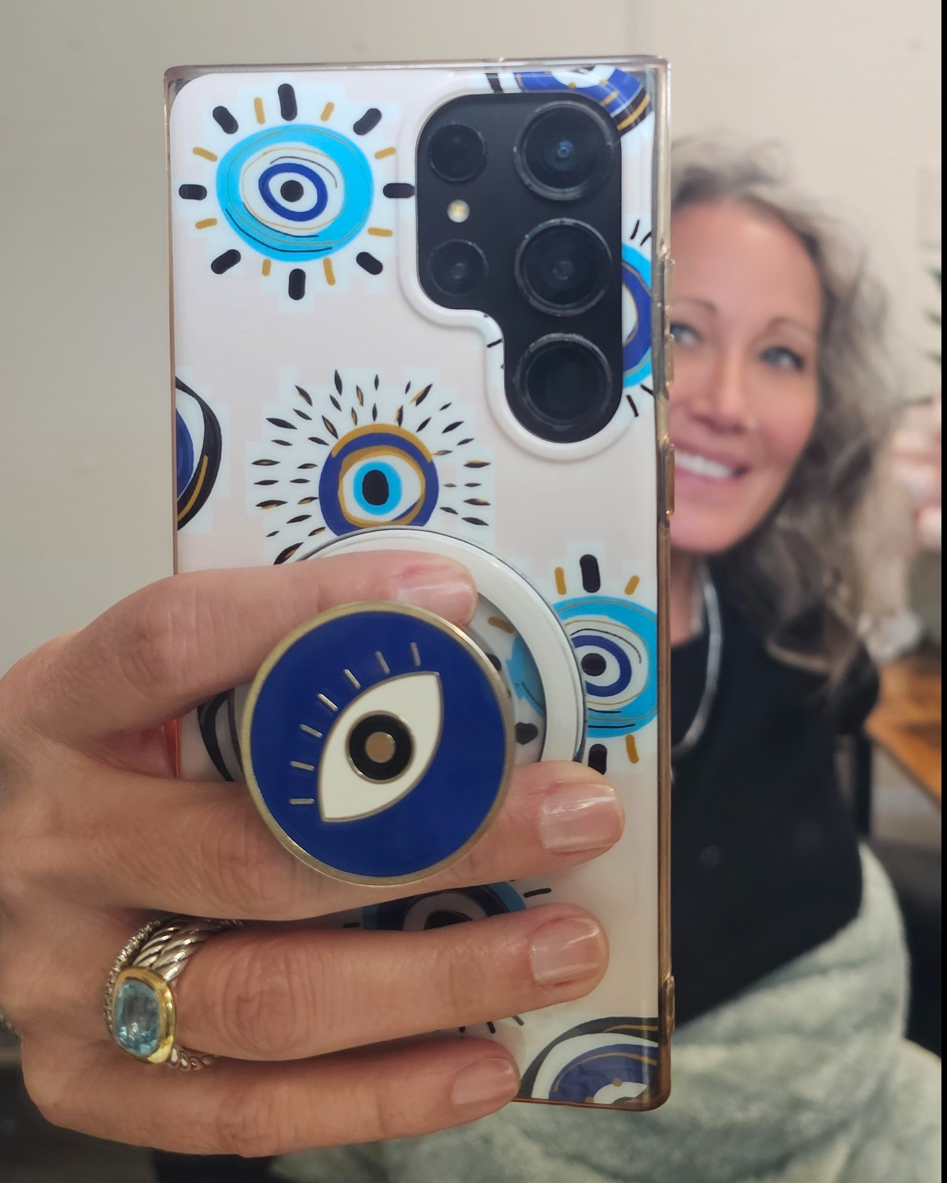 I'm all about good vibes and keeping away the bad! This evil eye @popsocket and this adorable phone case, helps me live my best life everyday, keeping away all the "evil" of the world! I mean, how stinking cute?!?!? #phonecase #samsung #evileye #goodvibes #happylife


