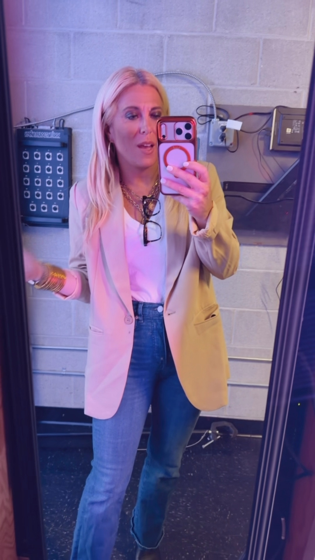 I love this look for work. It’s an oversized blazer for work. 

#LTKootd #LTKgrwm