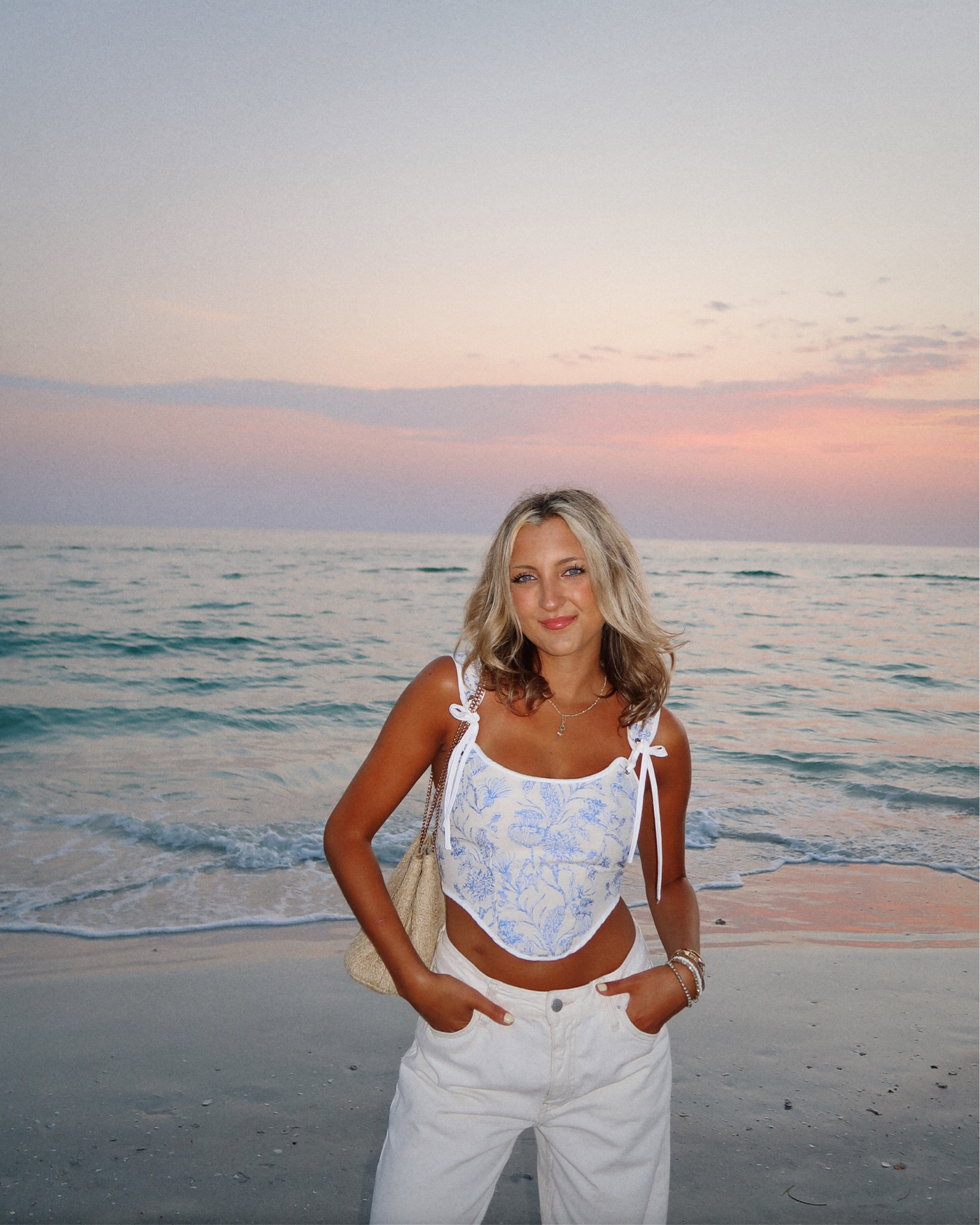 weekend rewind via the digital 📸

heart couldn’t feel fuller. this love is what life’s all about: beach days, kentucky derby fun, lots of going out, too many rum runners, family dinners, and living in a tiny pink house with my very best friends. living the dream baby 