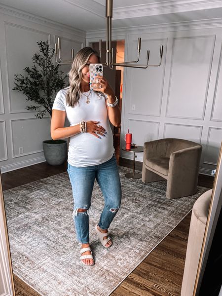 I just got this maternity tee in from
Abercrombie I love that it doesn’t have ruching is just extra long so I can wear it after baby! Fits true to size and paired it with my favorite maternity jeans! These fit true to size I have a 28/long



#LTKbump #LTKstyletip #LTKfindsunder50