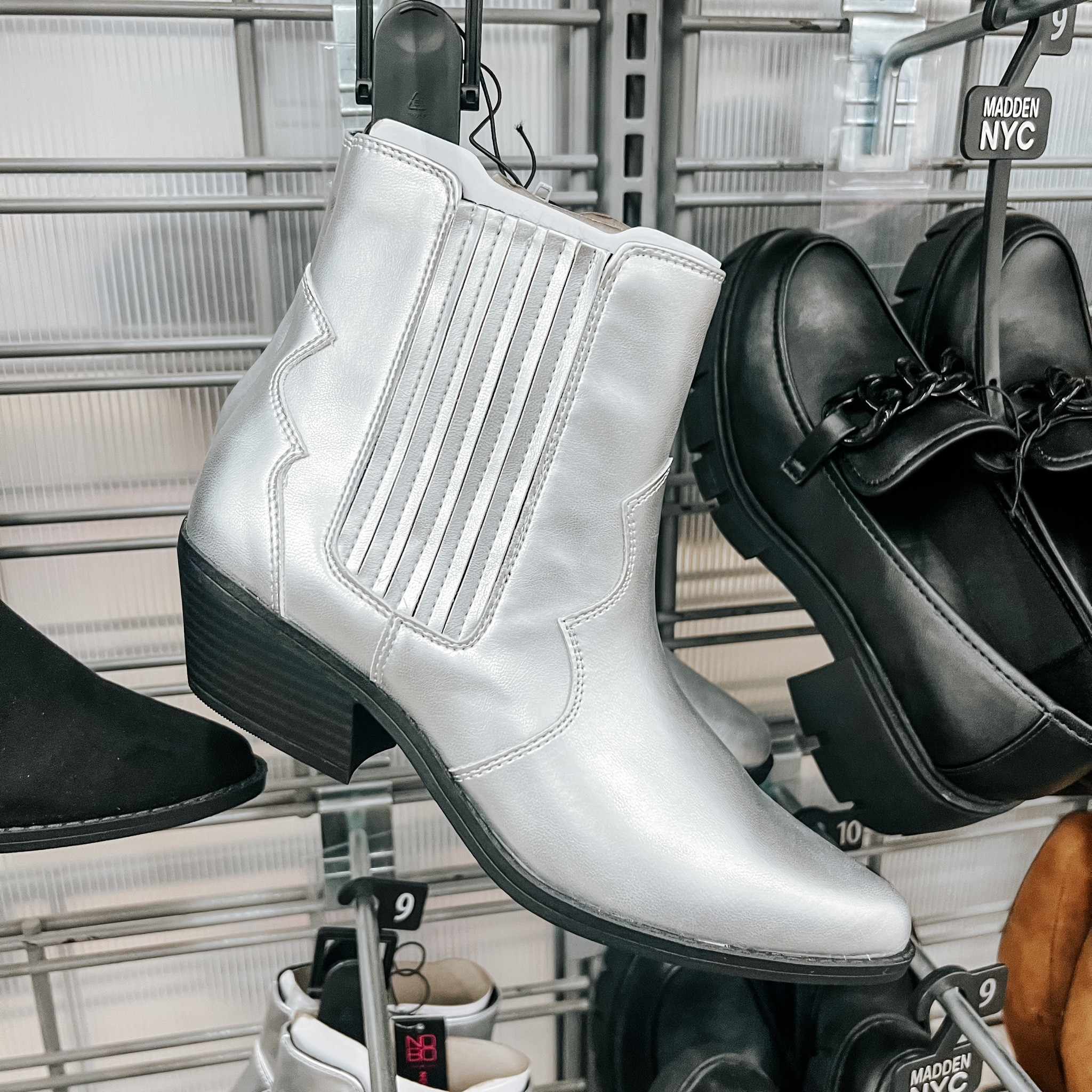 No Boundaries western style boots at Walmart!

#walmart
#walmartfinds
#boots
#booties
#noboundaries

#LTKshoecrush