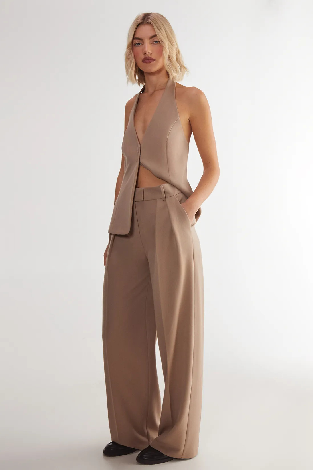 Essentials Pleat Front Tailored Straight Leg Trousers | Boohoo.com (UK & IE)