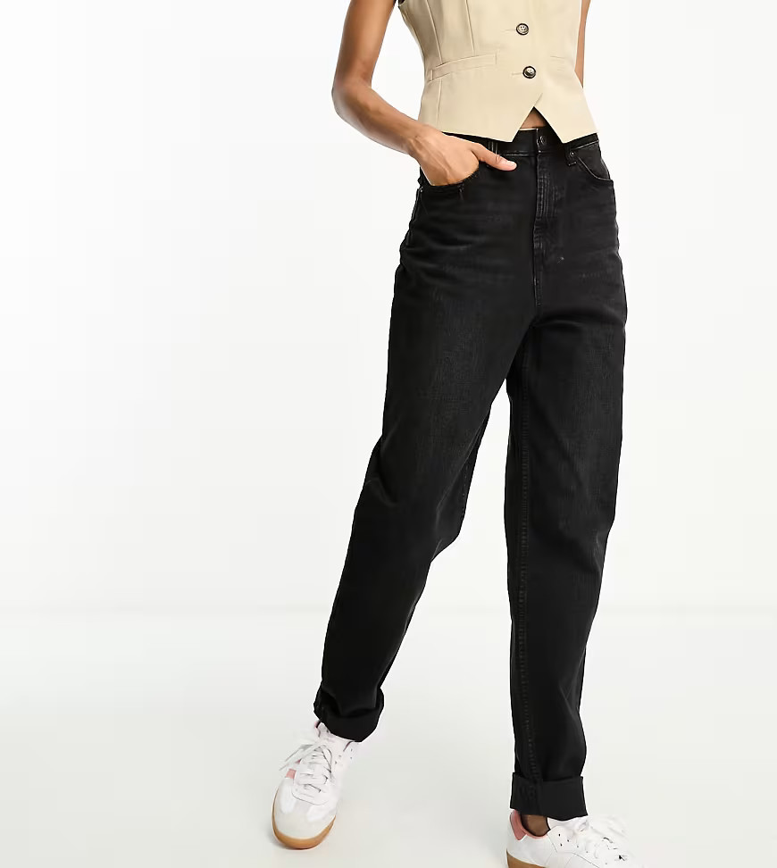 ASOS DESIGN Tall high rise relaxed mom jeans in black | ASOS (Global)