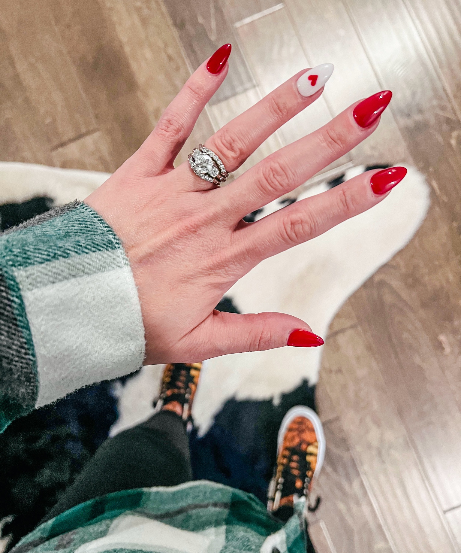 valentine’s day nails are my favorite && red is NOT my color but look at these beauties ♥️🤍

#LTKbeauty #LTKstyletip