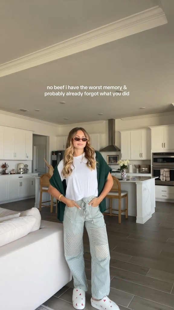 happy monday 💚 toddler mom outfit

#LTKWatchNow #LTKStyleTip #LTKFindsUnder100