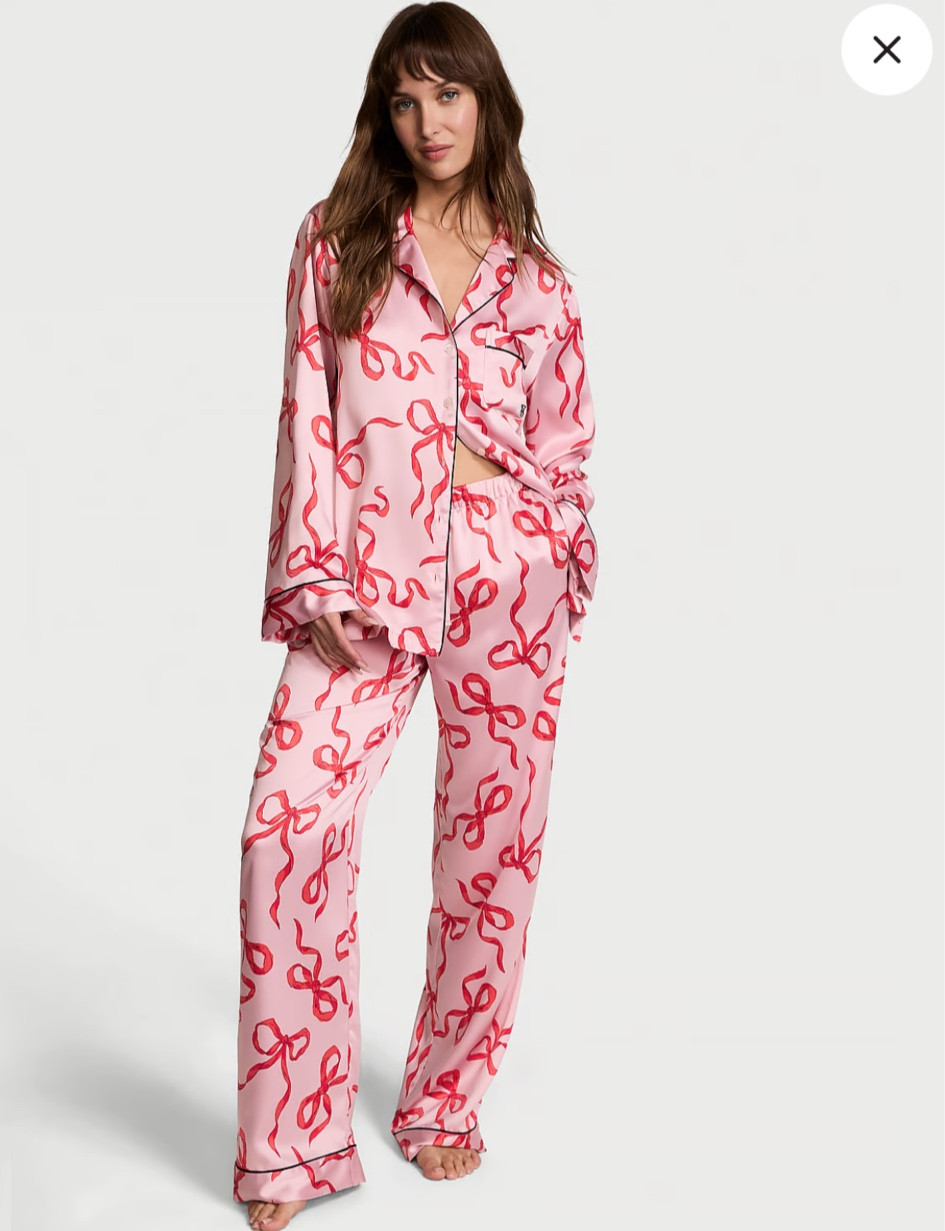 These pink bow Christmas pajamas are SO cute! 
