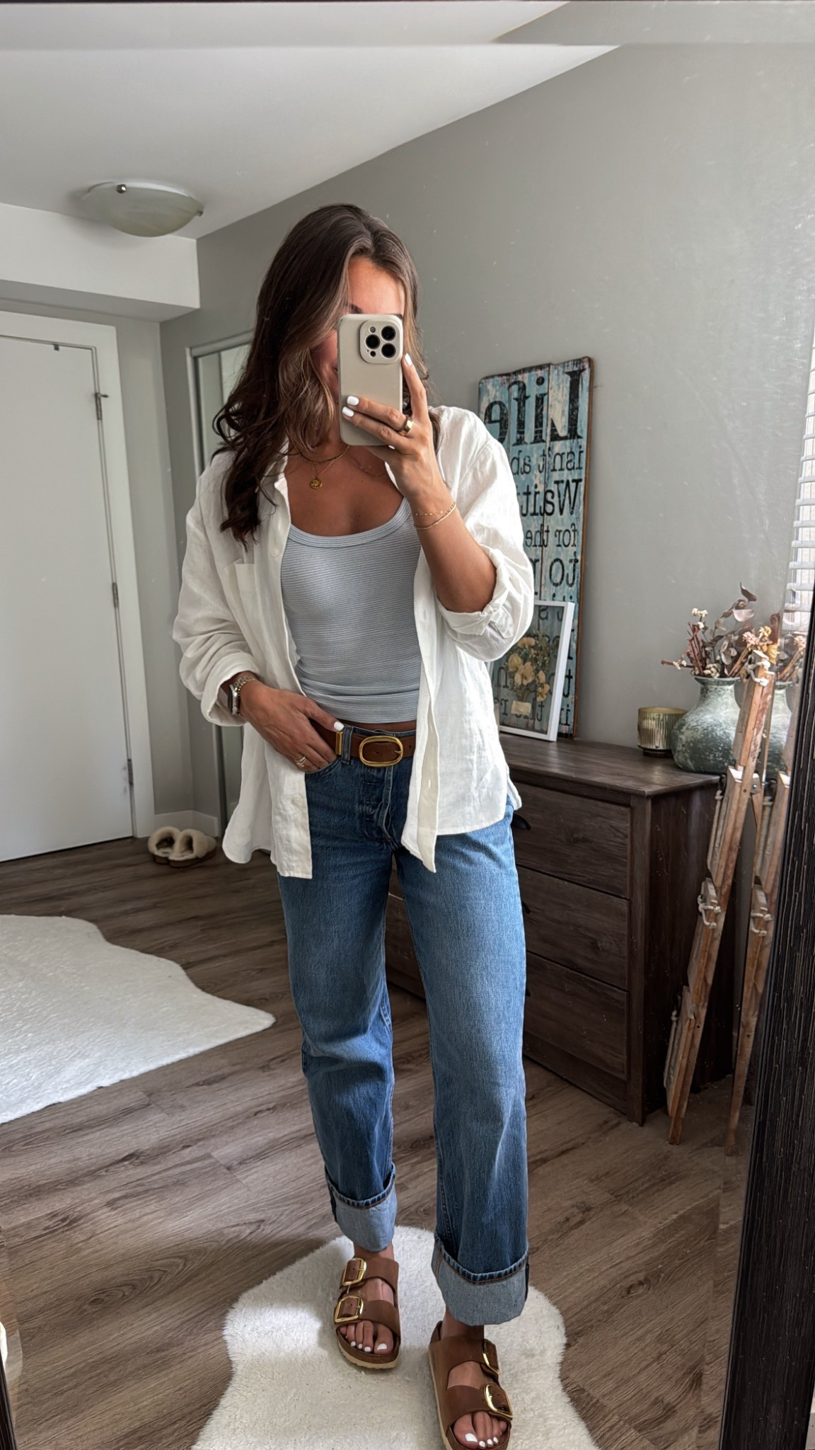 Tank XS
Shirt S
Jeans 25
Belt S