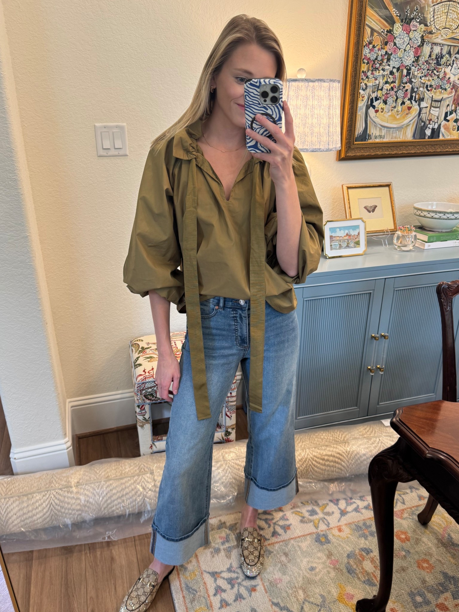 Walmart look I'm loving! $26 top (wearing an XS) & loving these $28 jeans (wearing size 2)!! I'm all about a high/low mix of fashion & that's exactly what this look is! #walmartpartner