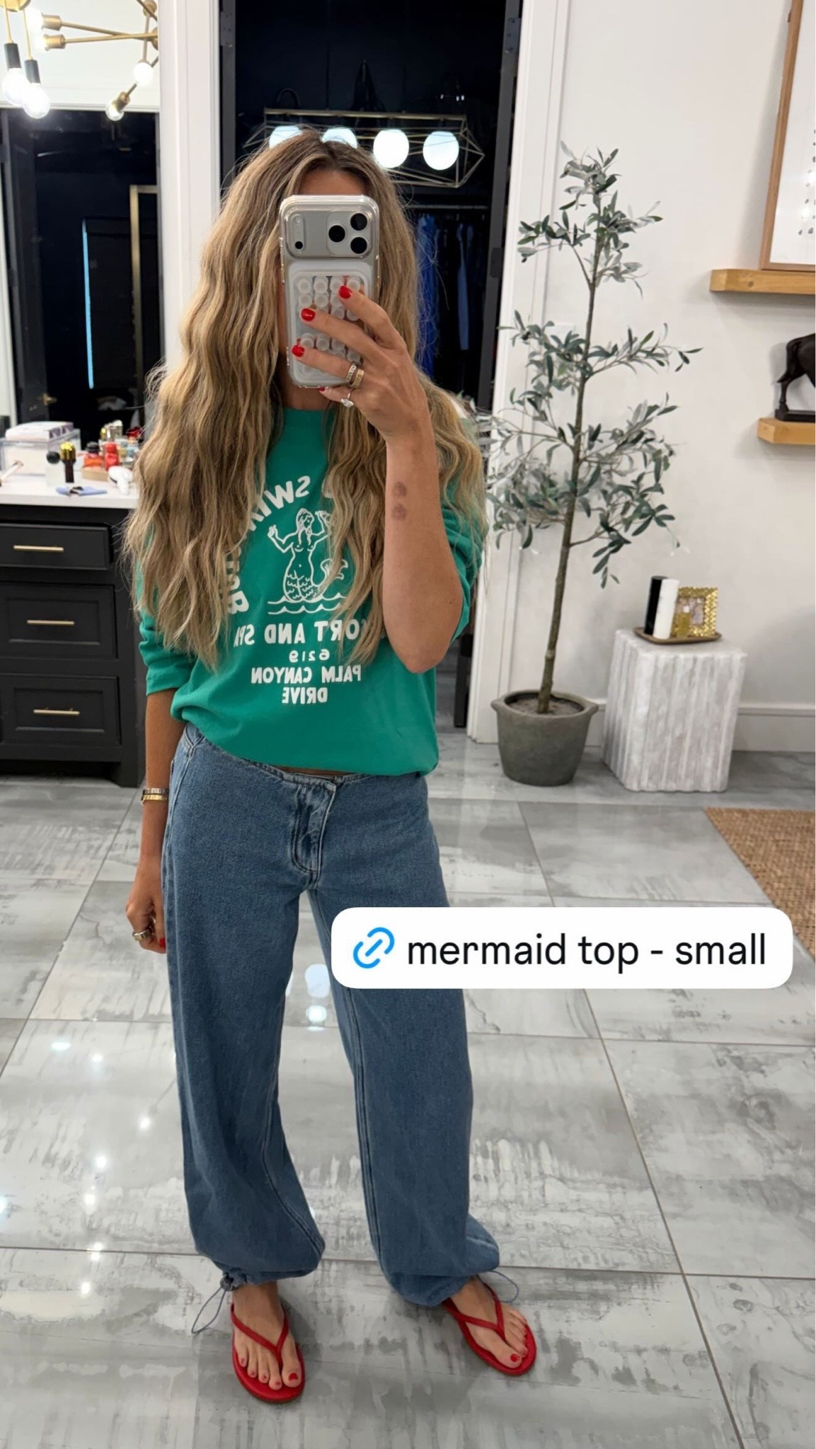 OOTD 

Small in tee and 23 in jeans @Shopbop - jeans run big

OOTD, outfit of the day, daily style inspiration

#LTKSeasonal #LTKootd #LTKmomlife