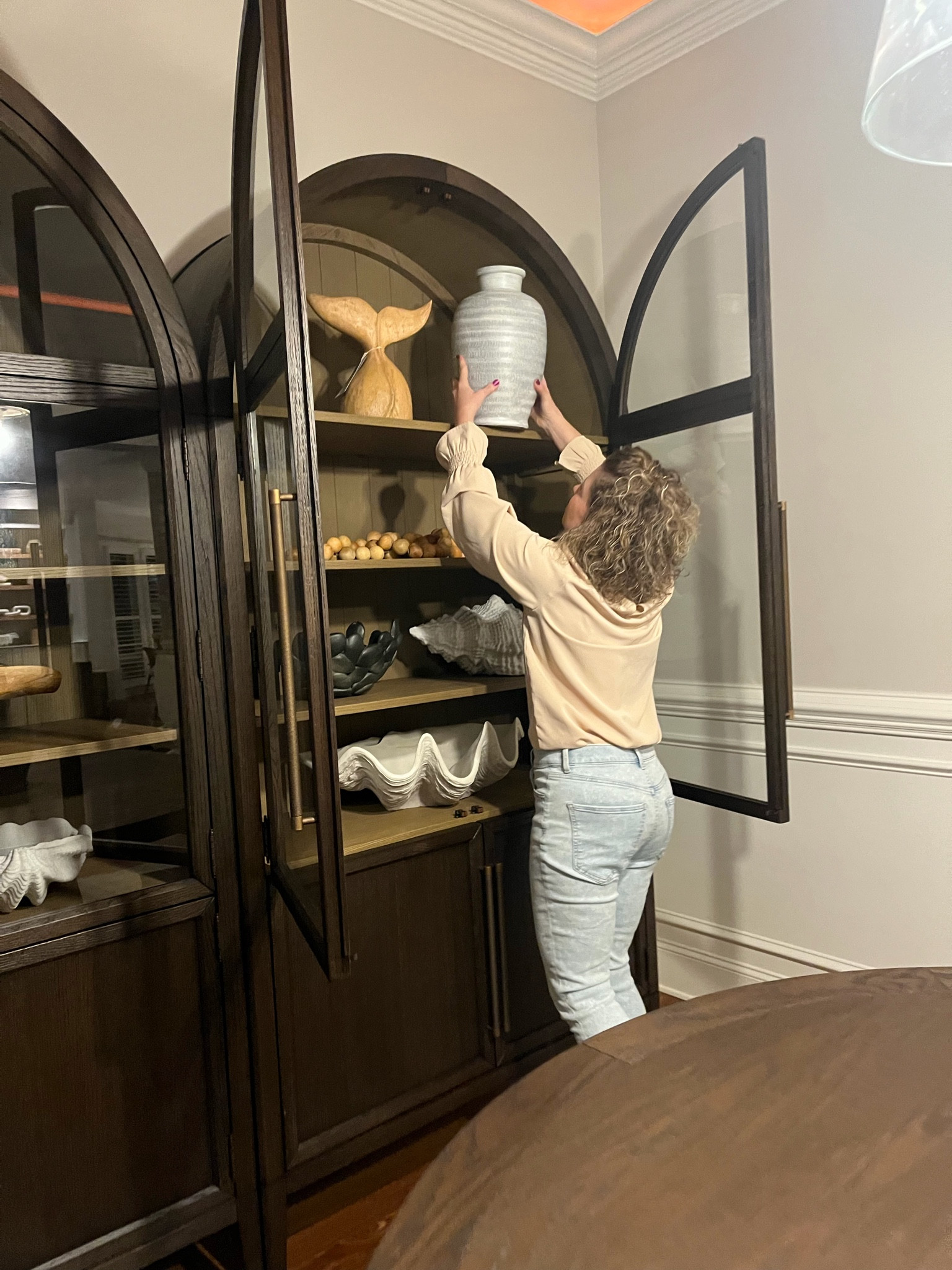 Little styling session in the dining room today Little styling session in the dining room today 🤍 That arched glass cabinet deserved a refresh — linked all the new pieces below! #ltkhome #diningroomdecor #cabinetstyling

#LTKHome