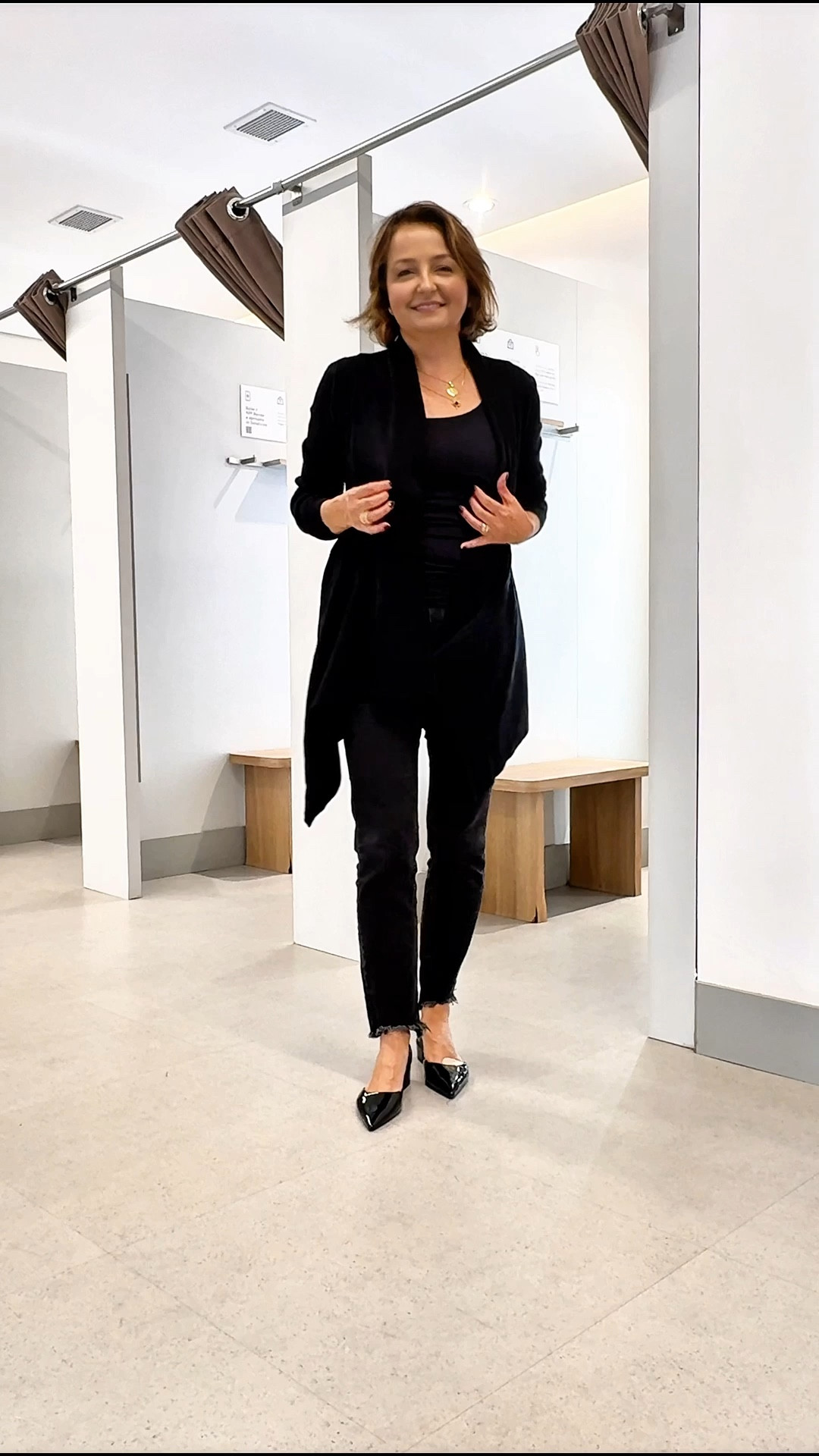 Tem coisa melhor do que ficar quentinha e confortável? Esse tipo de cardigã é um dos meus favoritos.

Comenta QUERO pars o link. 

#letslinharesstyle #cardigã #meuestilo 



Usei tamanho P


#LTKdicadeestilo #LTKestilo50+ #LTKbrasil