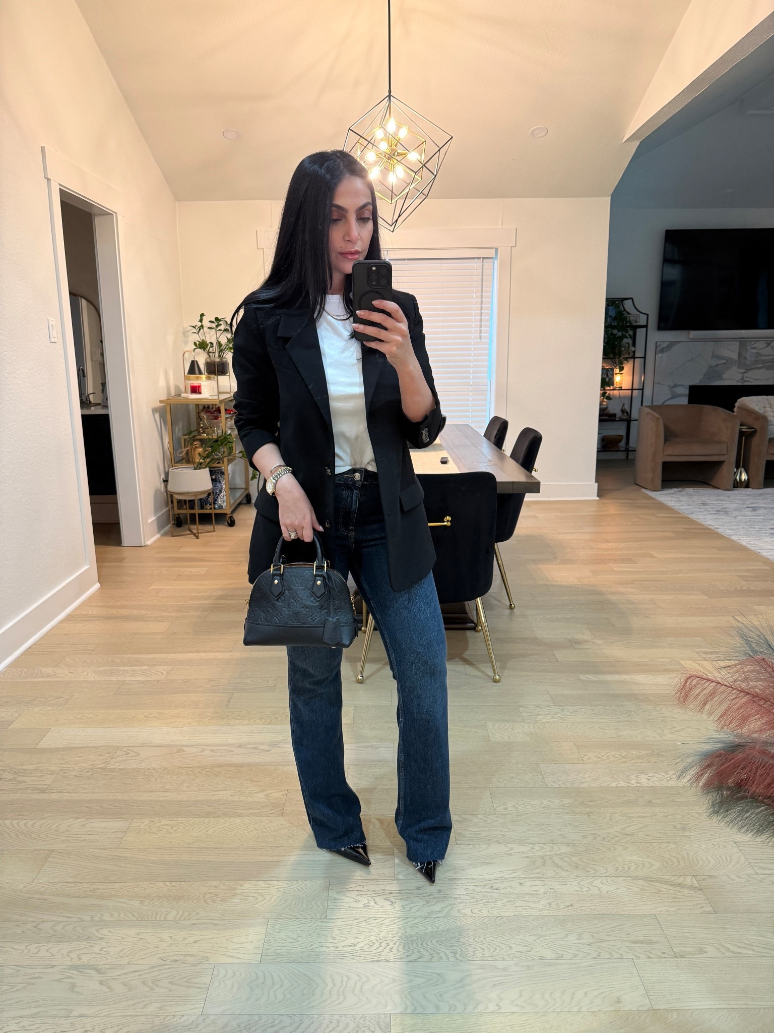 Capsule wardrobe done right. I live a good pair of jeans and a simple tee shirt. #mango #mangofashion #capsule #capsulewardrobe 

#LTKWorkwear #LTKdayinmylife #LTKootd