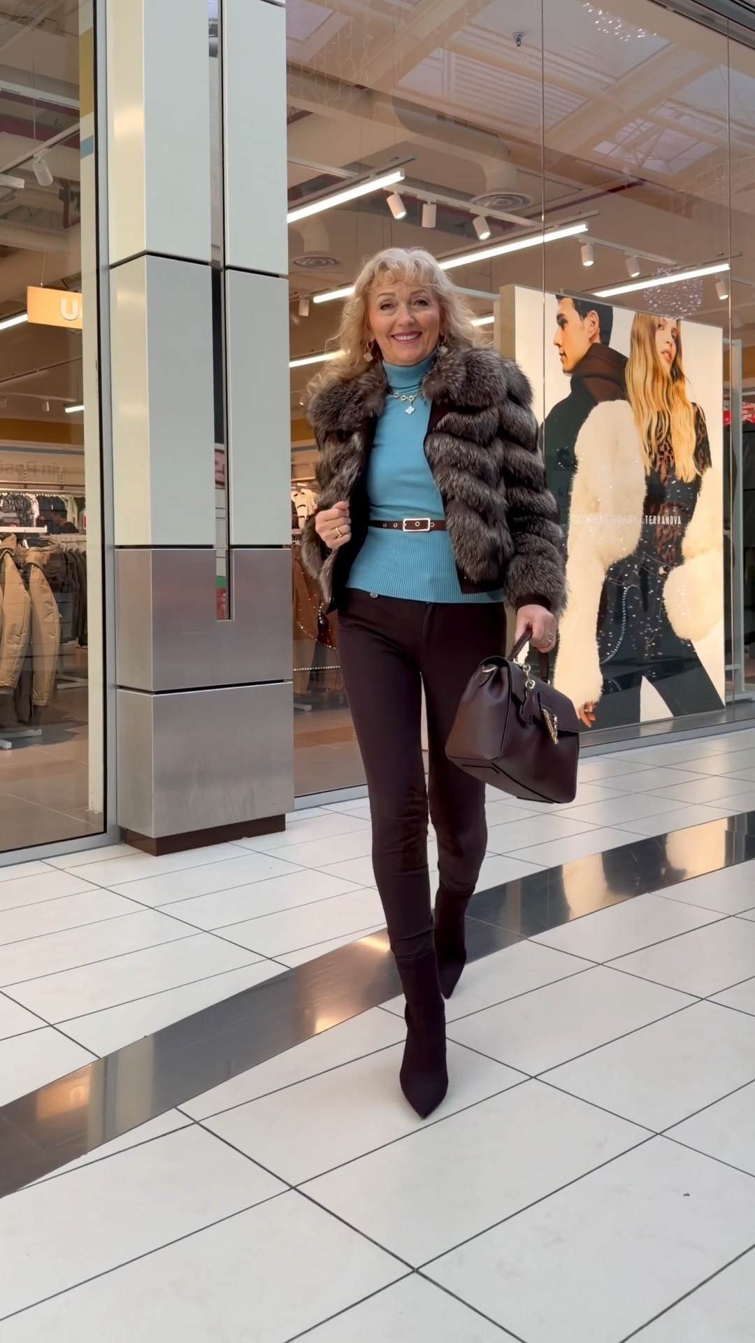 Chic casual city look 🤎

Elegant trousers, a soft knit and statement ankle boots with heels.
Perfect for shopping days when you want to feel polished but comfortable.

(Cosy Island boots not on LTK – I linked similar elegant options)

#LTKSeasonal #LTKootd #LTKOver40