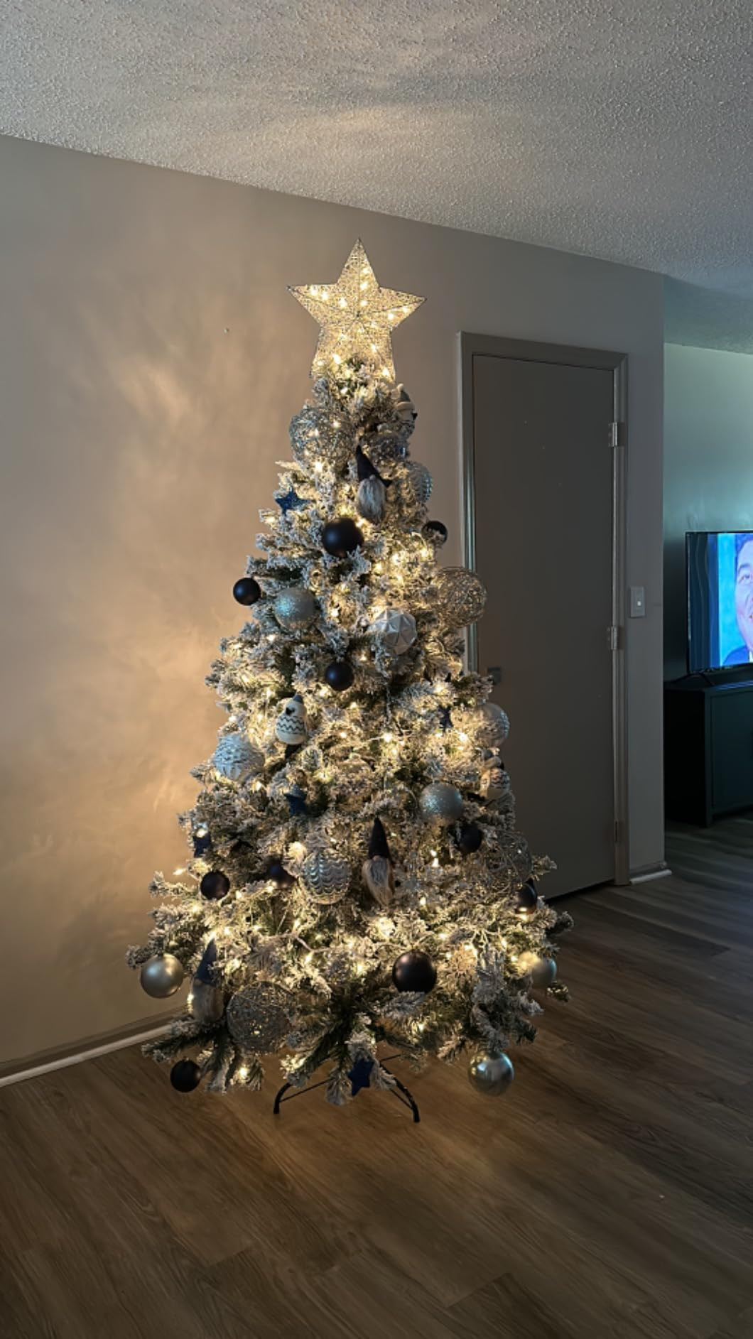 Yaheetech 6ft Pre-lit Artificial Christmas Tree with Incandescent Warm White Lights, Snow Flocked... | Amazon (US)