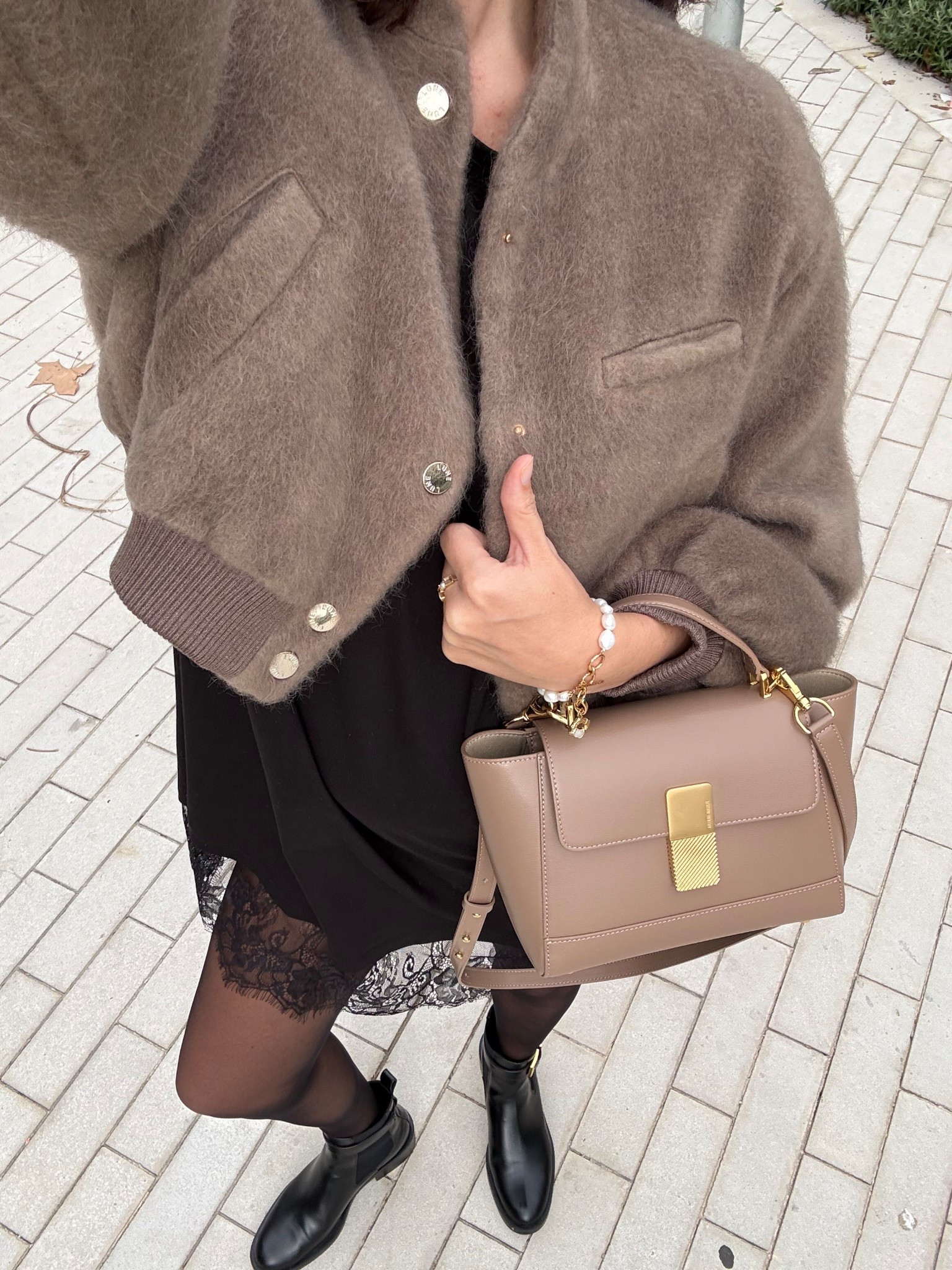 LACE TRIM DRESS🖤
Use code BCN10 for discount on the Ateliers Auguste bag
Jacket by @luneactive
Tags: asos oversized tshirt lace dress black faux leather Chelsea boots Zara faux fur jacket coat taupe shoulder gold hardware bracelet earrings pacharee

#LTKpartywear #LTKstyletip #LTKdresses