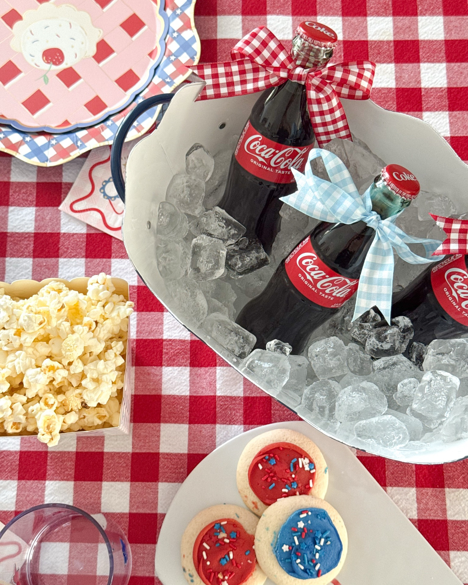 My Fourth of July table that is so EASY to put together AND looks like you spent way more time than you did 🇺🇸🍒🍉🥤✨🍓

#LTKSeasonal #LTKHome