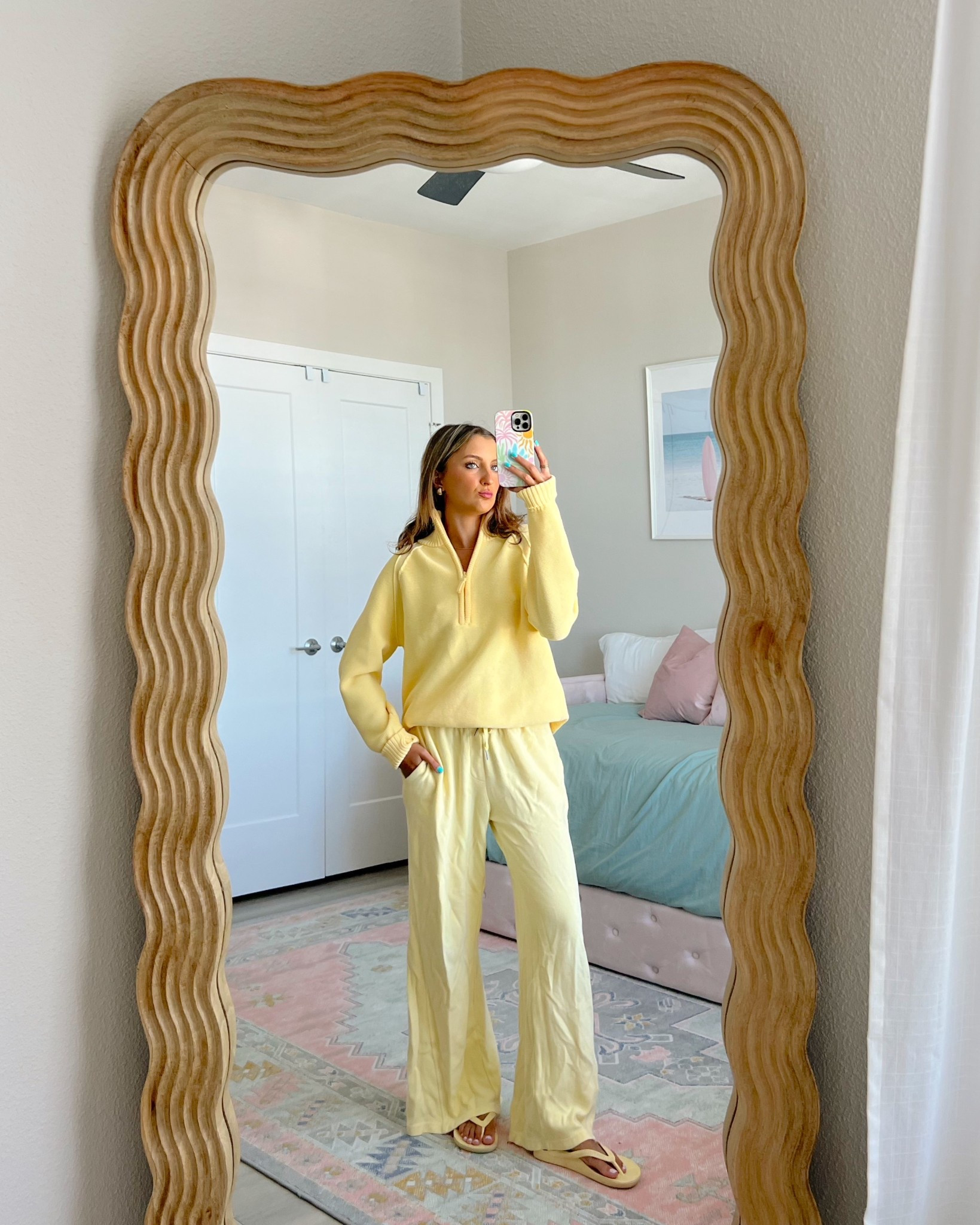 new spring arrivals from Aerie! love these spring outfits 💕💐 wearing a size XS in these yellow sweats and sweatshirt 