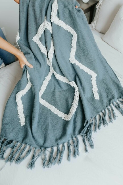50" X 60" Contrast Tufted Fringe Throw Blanket | Magnolia Boutique