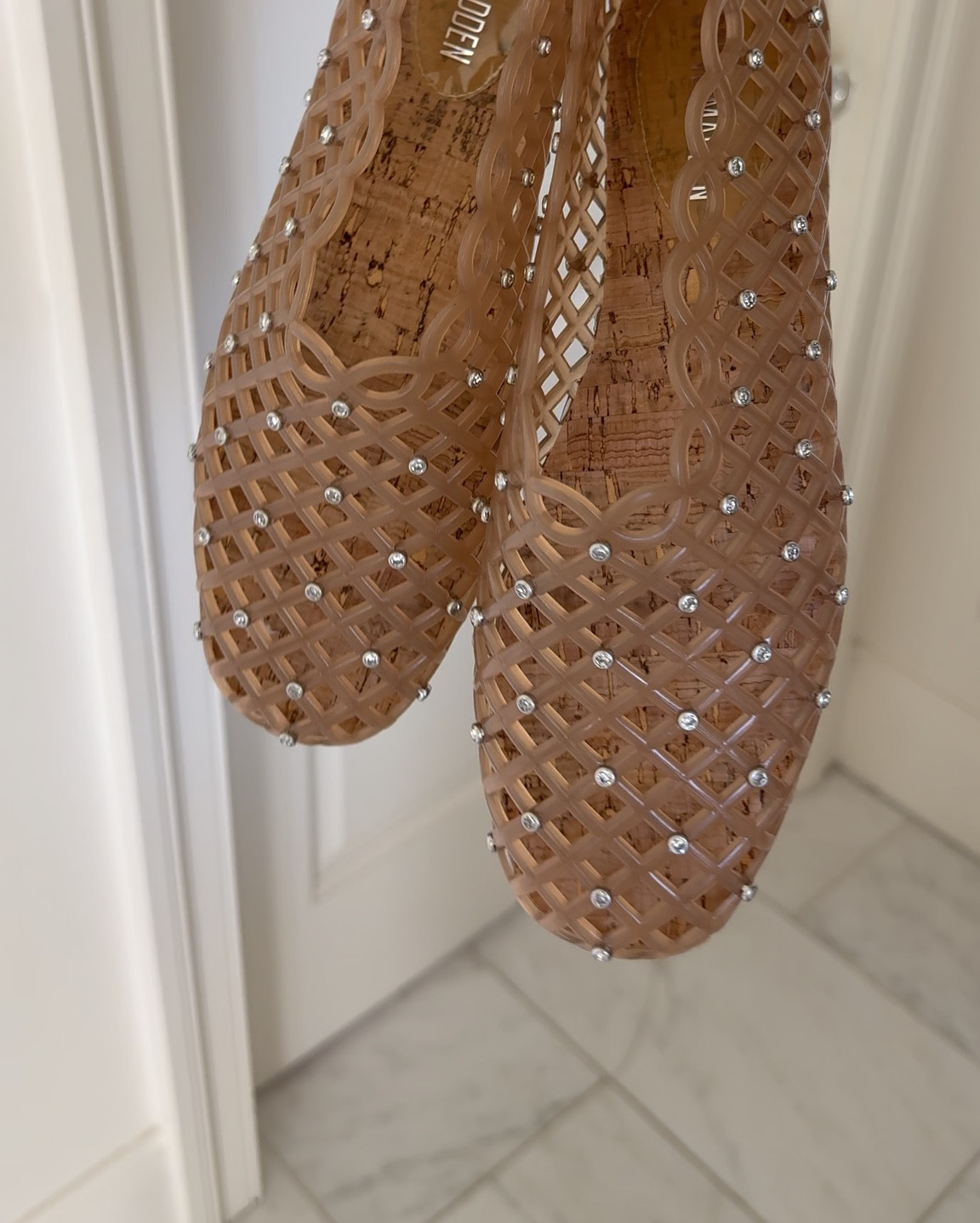 Found these fully in stock! Such a cute jelly for spring summer. Fit tts 