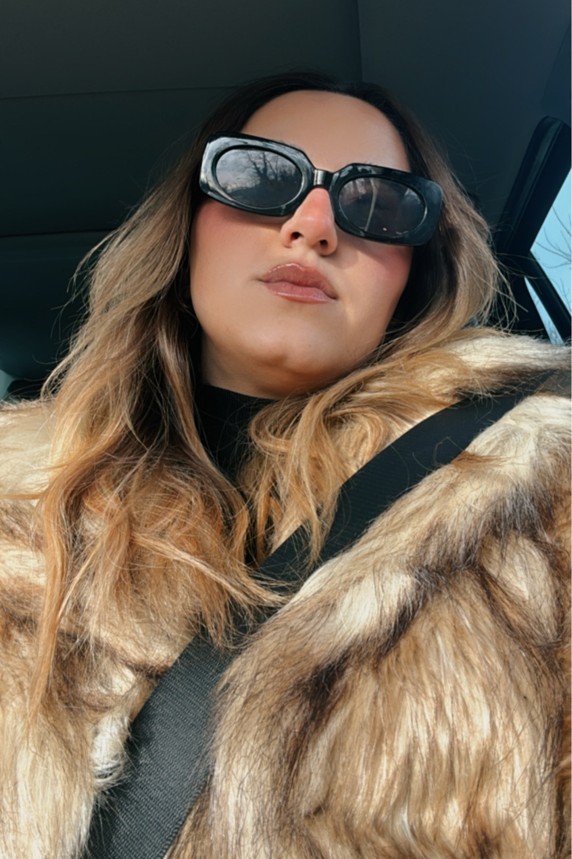 Rectangle sunglasses & faux fur weather ❄️🤍

#LTKStyleTip #LTKFindsUnder50 #LTKSeasonal