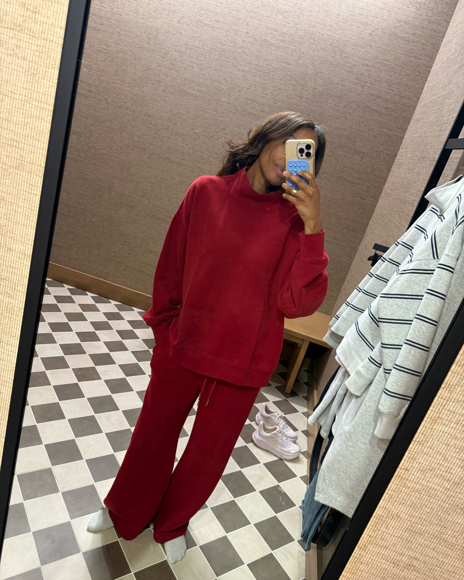The absolute perfect shade of red. I do t usually wear red BUT this color is too good to pass up! Super soft and comfortable for travel too. I’m have on medium in both the top and bottom.

#LTKootd #LTKOver40 #LTKTravel
