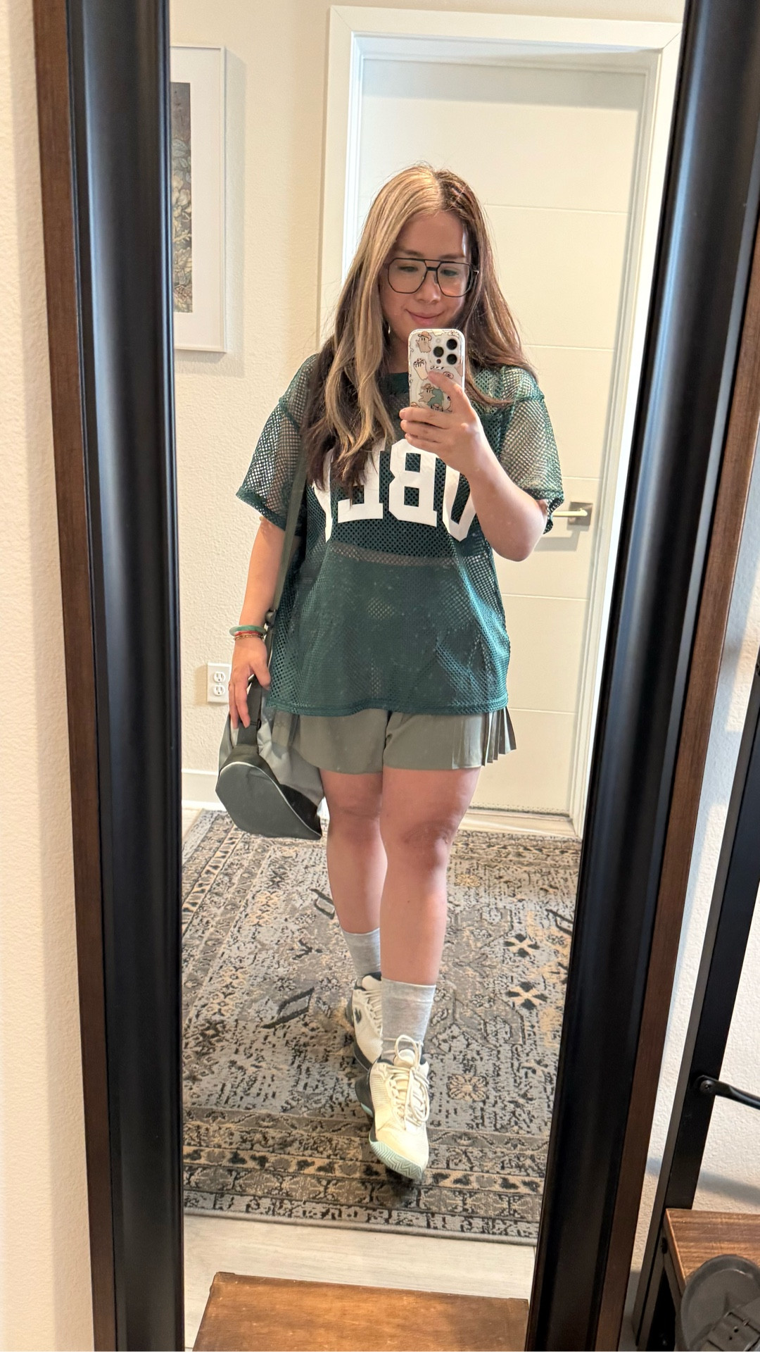 Obey mesh jersey got me feeling like the brother from 50 first dates during my tennis hangout today.
 
Jersey size medium
Pleated shorts size large
Sports bra size medium (34DD)

4’11 145lbs



#LTKMidsize #LTKPetite #LTKfitnessgoals