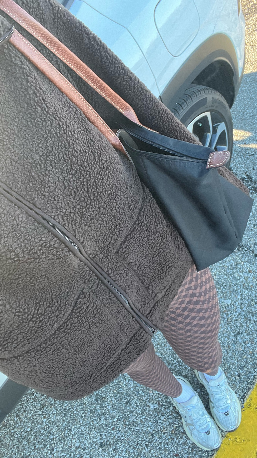 this lulu lemon set is 🔥 

Bra/ size 6 
Bottoms/ size 4 