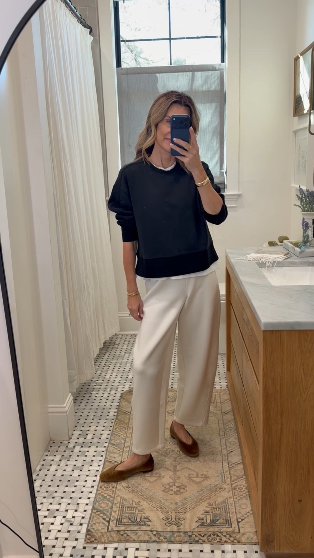 Spanx new LUXE AIrEssentials
Crew neck top sz S
Barrel pants sz XS Reg I’m 5’6” 



#LTKActive #LTKTravel #LTKootd