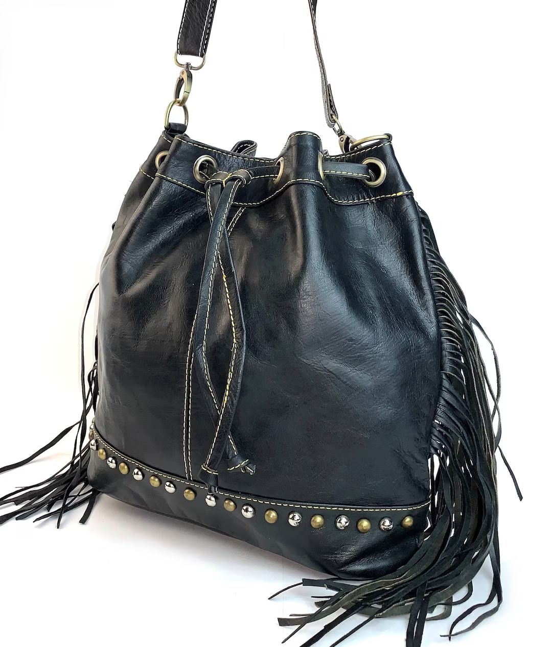Black bucket-style shoulder bag with fringes / Hippie women's bag / Boho-style shoulder bag / Han... | Etsy (CAD)