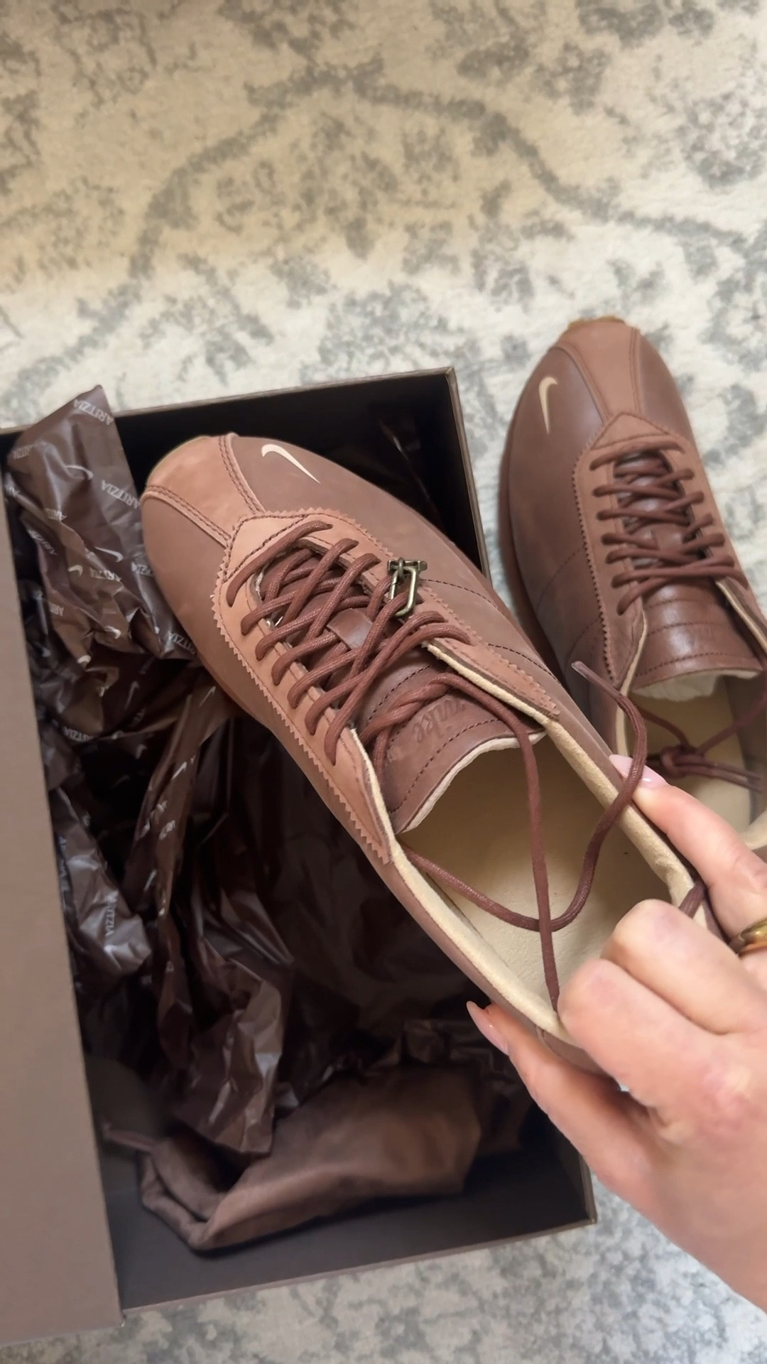 Nike x Aritzia Collab 😮‍💨

@Aritzia 

#LTKshoes #LTKstyletip #LTKgiftguide