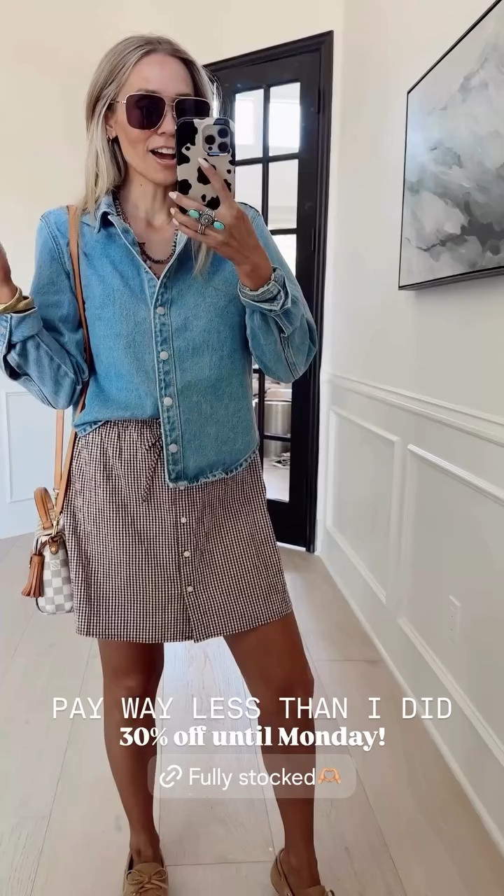 PAY WAY LESS THAN I DID for the perfect chambray shirt! It’s 30% off until Monday. Unfortunately the skirt is sold out 🙃

Wearing my tts // small 

5’5”// 120 lbs

#LTKootd #LTKdayinmylife #LTKgrwm