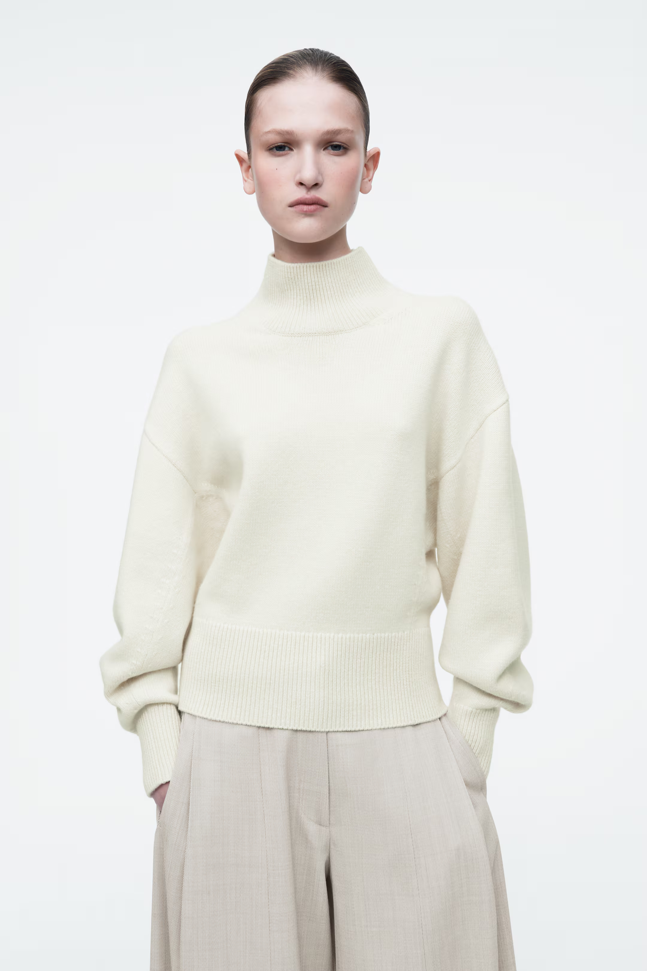FUNNEL-NECK WAISTED WOOL JUMPER - CREAM - Ladies | H&M GB | H&M (UK, MY, IN, SG, PH, TW, HK)