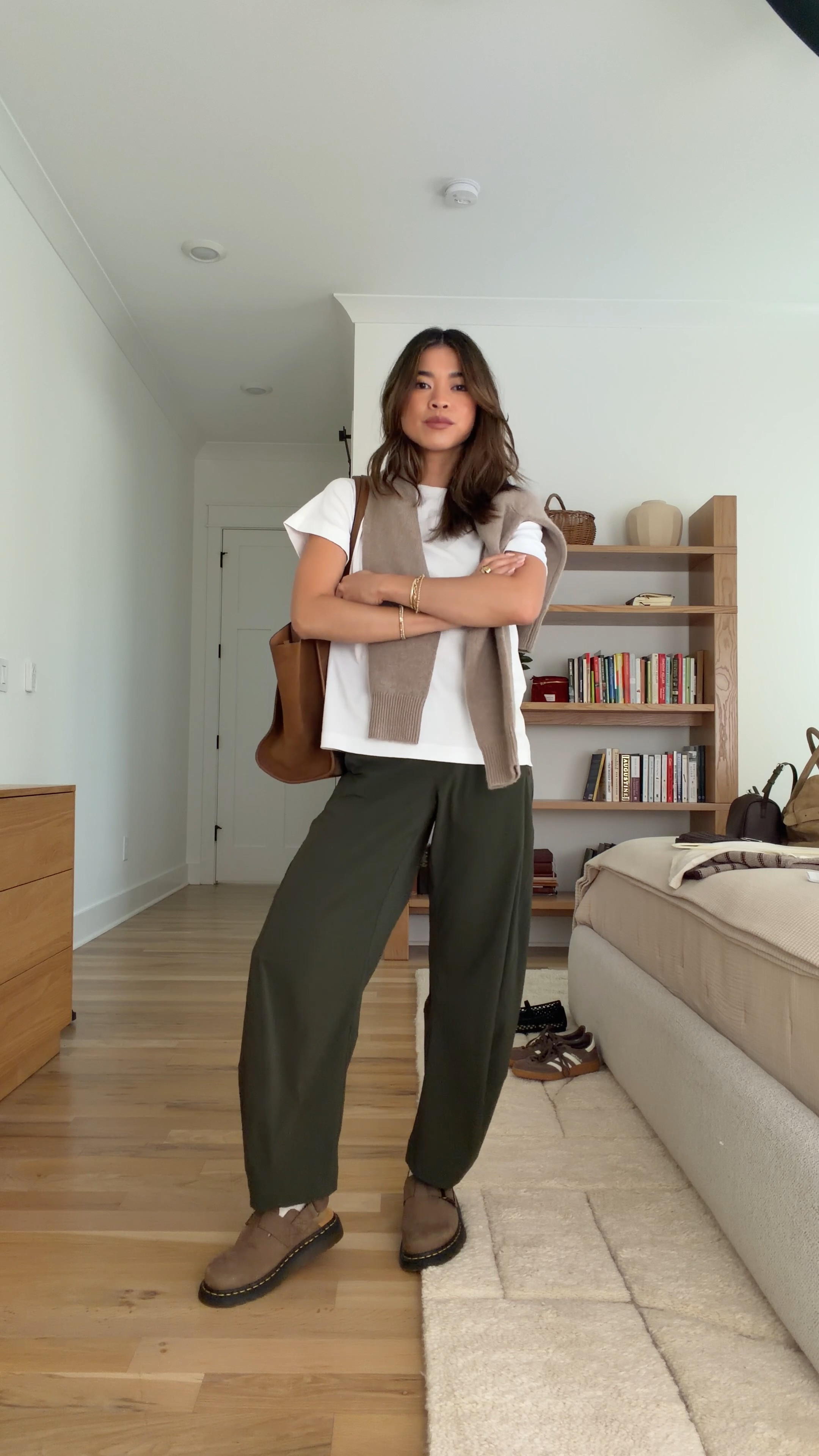 This @Madewell suede bag is perfect for fall! I love the size to fit everything.

Sizing info: 
-Ruti The On The Loose Work Pants (Size 0 regular in Verdant) 
-Oak&Fort Cotton Relaxed Fit T-Shirt (Size Small in White) 
-Aritzia Essential Cashmere Relic Sweater (Size Small in Heather Nomad Taupe) 

green pants, petite pants, green petite pants, fall pants, summer pants, barrel pants, summer outfit, fall outfit, vacation outfit, travel outfit, best petite pants, petite barrel pants, comfy pants, viral barrel pants, fall style, petite fall style, fall tee, white tee, fall sweater

#LTKootd #LTKSeasonal #LTKPetite