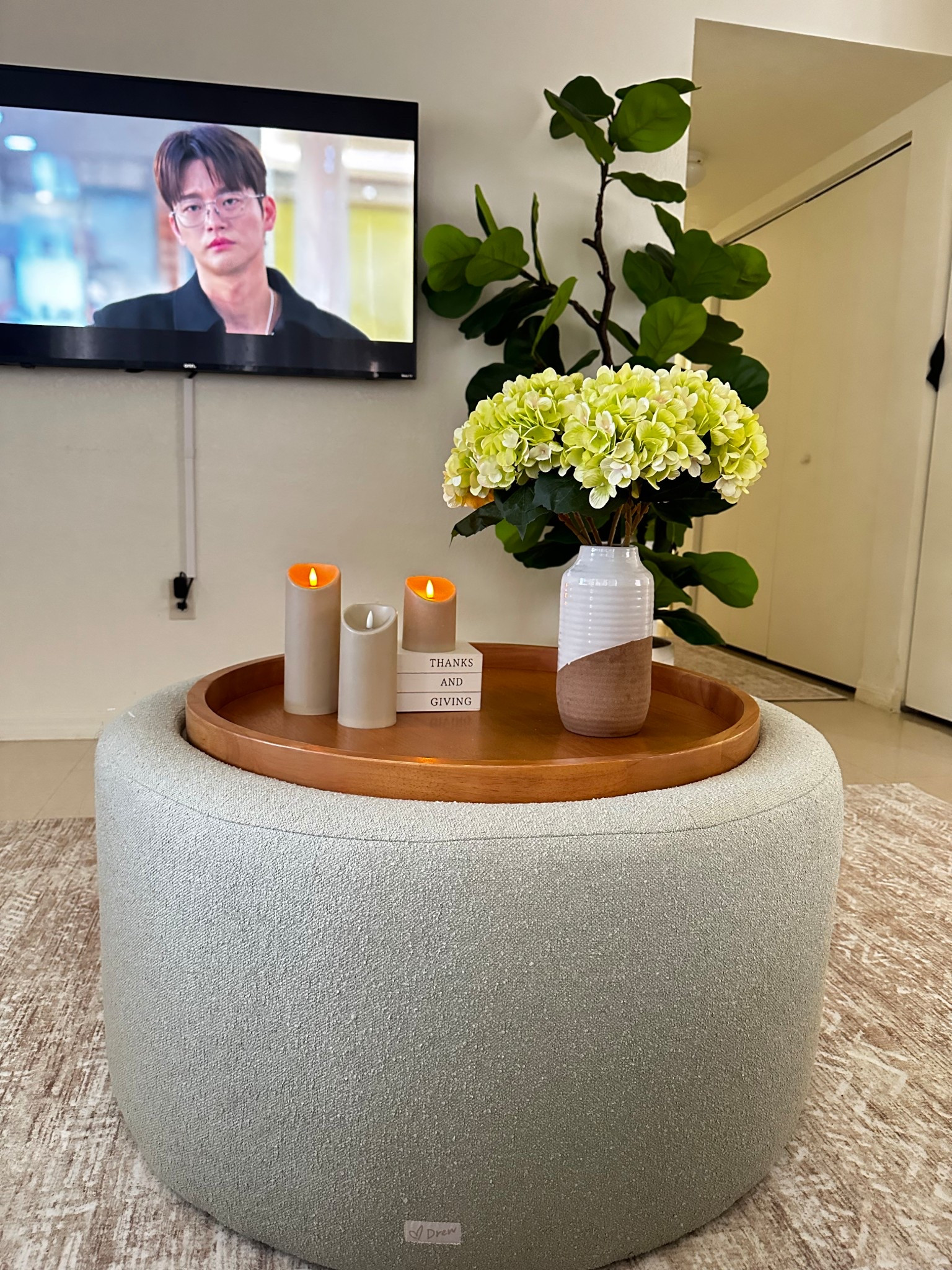 Esta mesa fue una de esas compras que superó mis expectativas 🤍✨
No solo es hermosa y le da un toque moderno y acogedor a mi sala, ¡también tiene storage! Perfecta para guardar cosas y mantener el espacio organizado sin perder estilo. 


#walmart #beautifulbydrew #home  #amazon 

#LTKHome #LTKSaleAlert #LTKSpringSale