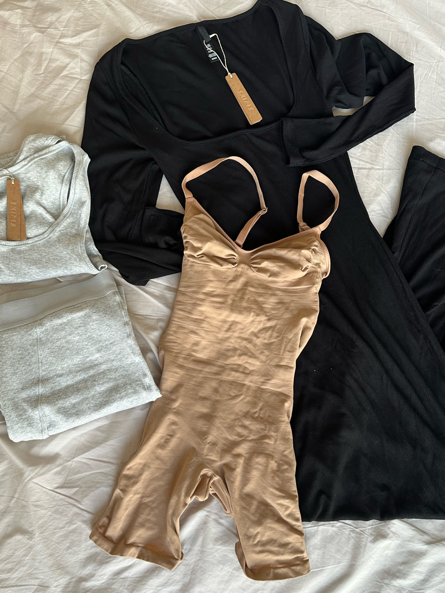 SIZE IN ALL: MEDIUM
BODYSUIT: OCHRE
SET: HEATHER GREY
THONGS: ONYX, CLAY, BRONZE
DRESS: ONYX