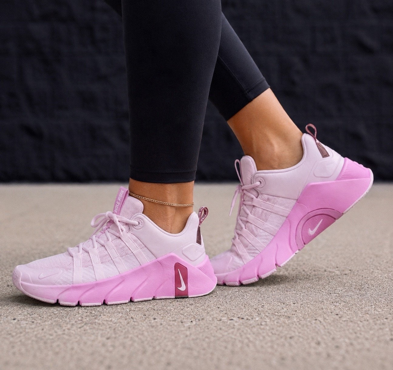 Nike Women’s Free Metcon 7 Training Shoes 💗

 Sizing: Runs true to size with a secure, supportive fit. if you’re between sizes or prefer a little extra room in the toe box, consider going up a half size.