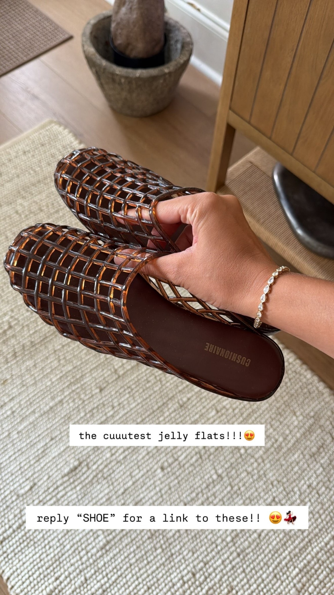 the cuuutest jelly flats!!!😍 reply “SHOE” for a link to these!! 😍💃🏻