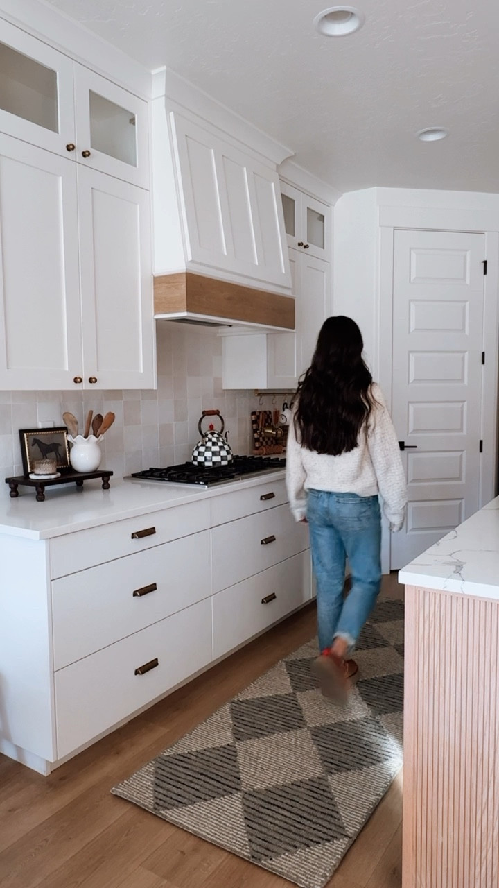 Obsessed! My new runner is on major sale! 43% off! I’ve been eyeing this rug FOREVER but it’s always out of stock! The green is the perfect touch for the holidays 

#LTKGiftGuide #LTKsalealert #LTKhome