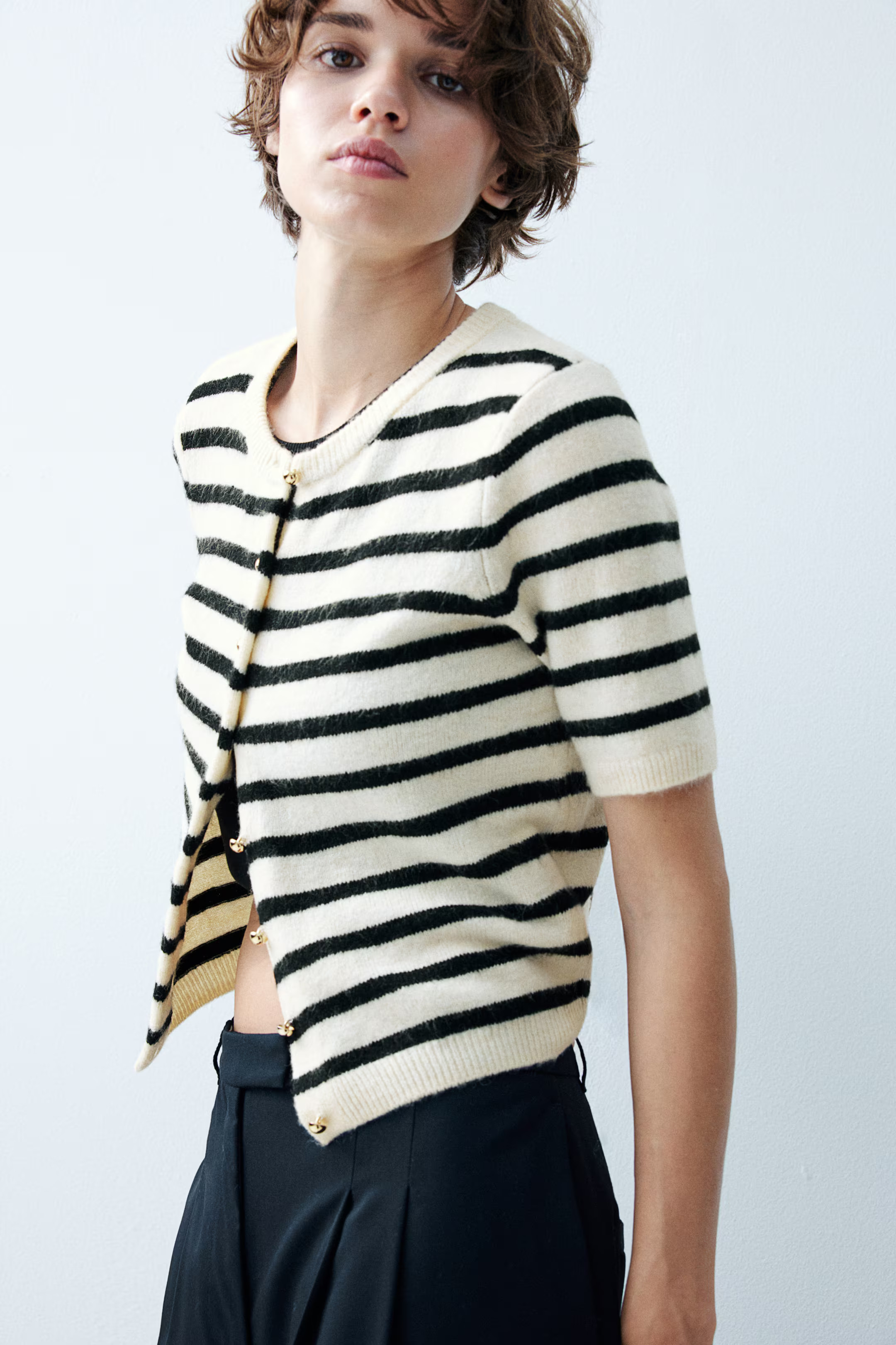 Knitted cardigan - Round neck - Short sleeve - Cream/Striped - Ladies | H&M GB | H&M (UK, MY, IN, SG, PH, TW, HK)